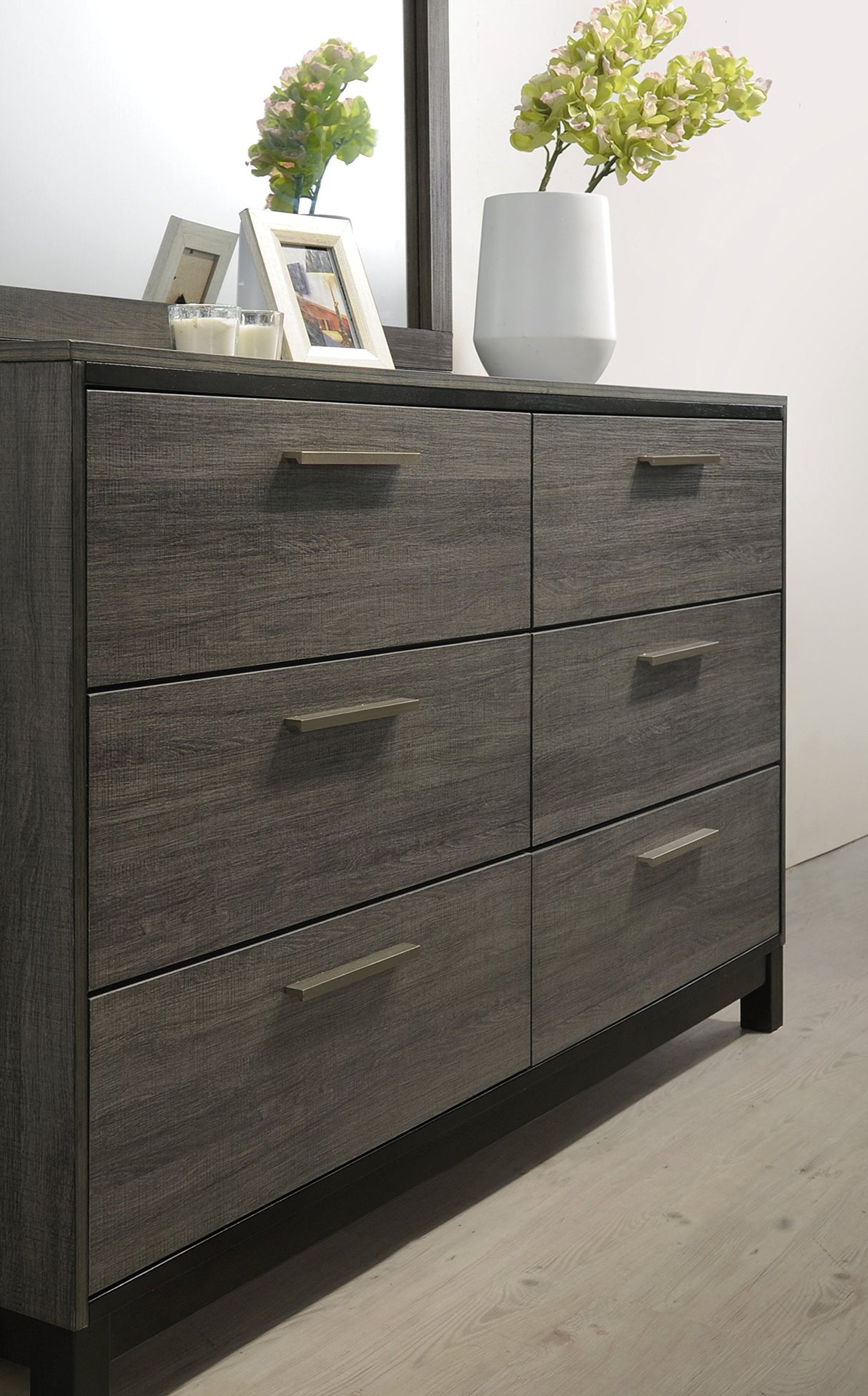 Roundhill Furniture Ioana 187 Antique Grey Finish Wood Bed Room Set, King Size Bed, Dresser, Mirror, Night Stand, Chest Roundhill Furniture