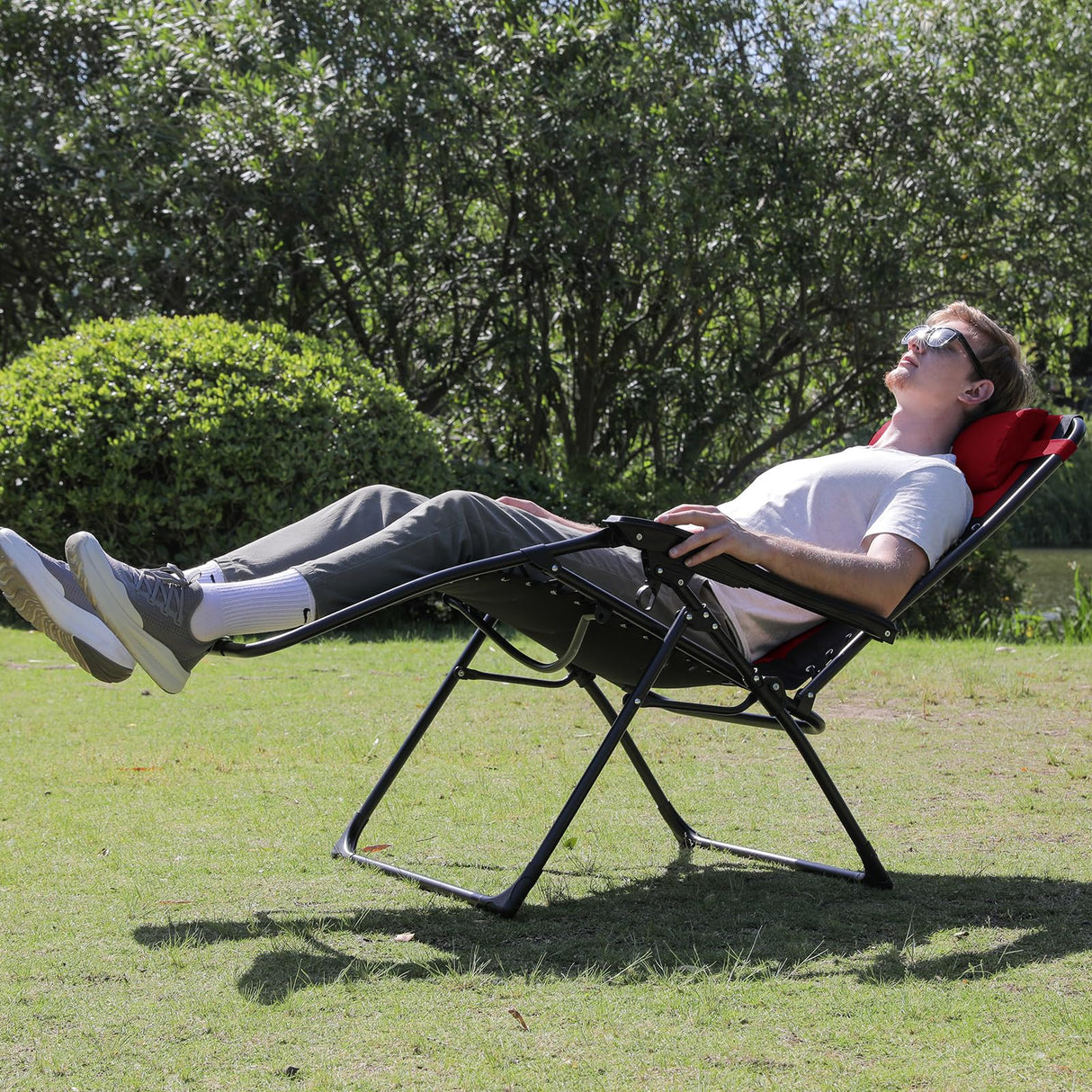 Colegence Oversized Padded Zero Gravity Lounge Chair, Foldable Patio Anti Gravity Reclining Chairs Folding Lawn Recliner with Cup Holder for Yard, Camping, Outdoor, Support 350 LBS, Burgundy Colegence