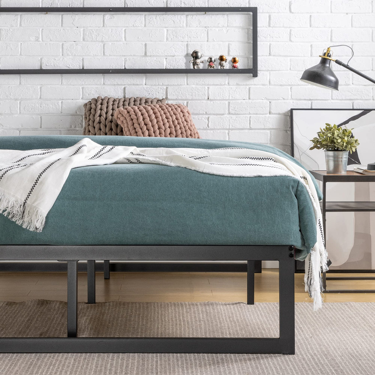 ZINUS Abel Modern Metal Platform Bed Frame with Steel Slat Support - No Box Spring Required, Easy Assembly, Queen Zinus