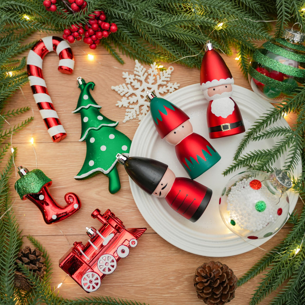 Alupssuc 95pcs Christmas Ornaments Bulk, Red and Green Christmas Decorations Set for Tree with Hanging Strings, Shatterproof Baubles for Xmas Holiday Decor Alupssuc