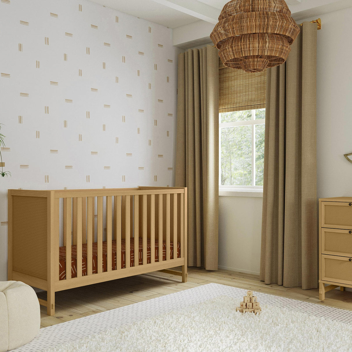 DaVinci Margot 3-in-1 Convertible Crib in Honey GREENGUARD Gold Certified DaVinci