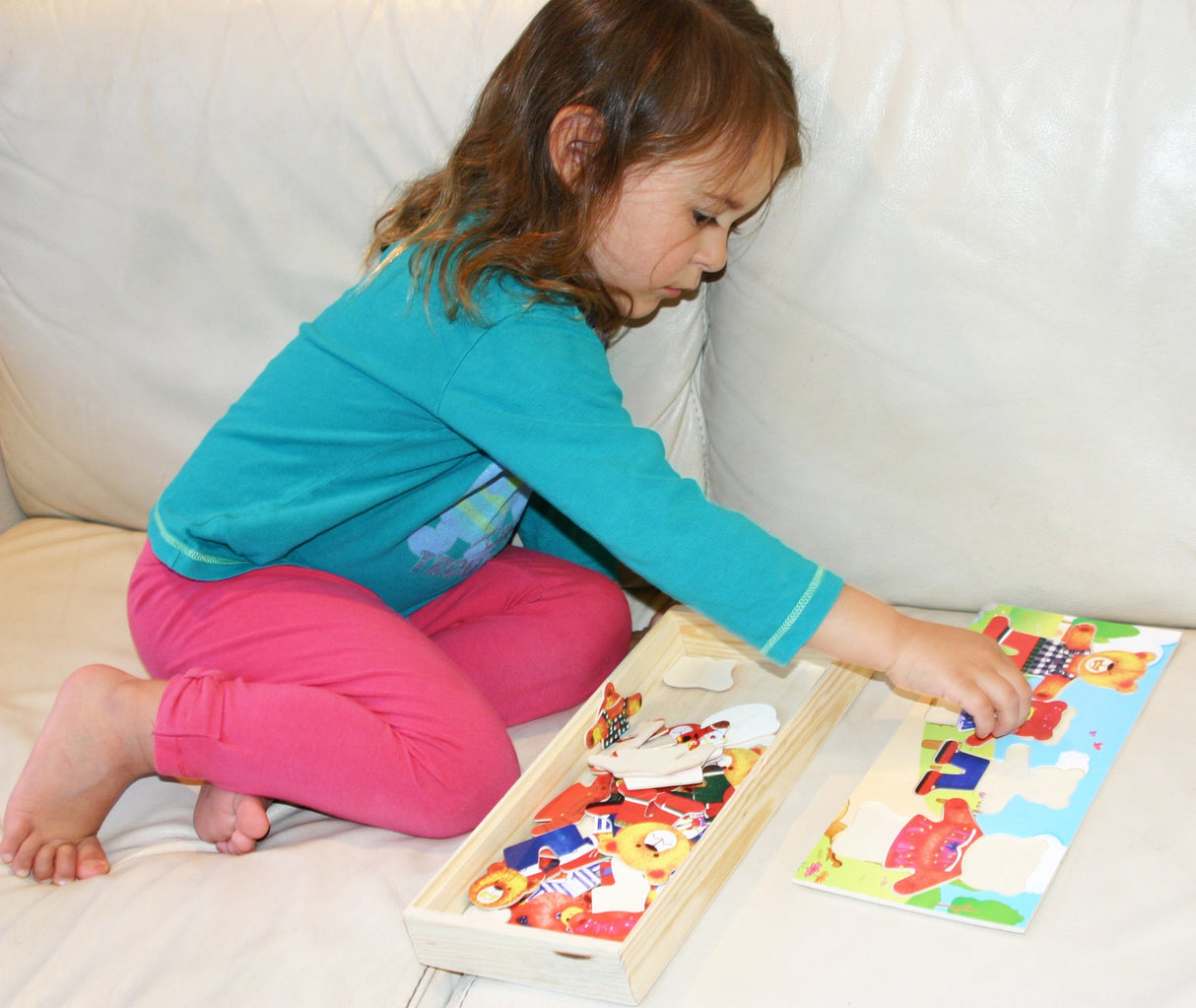 TOWO Wooden Bear Family Dress up Puzzle Box - Sorting and Matching Jigsaw Puzzle - Wooden Sorting Toys for 3 Year Old - Wooden Puzzles for 3 Years Old Girls Toys of Wood Oxford