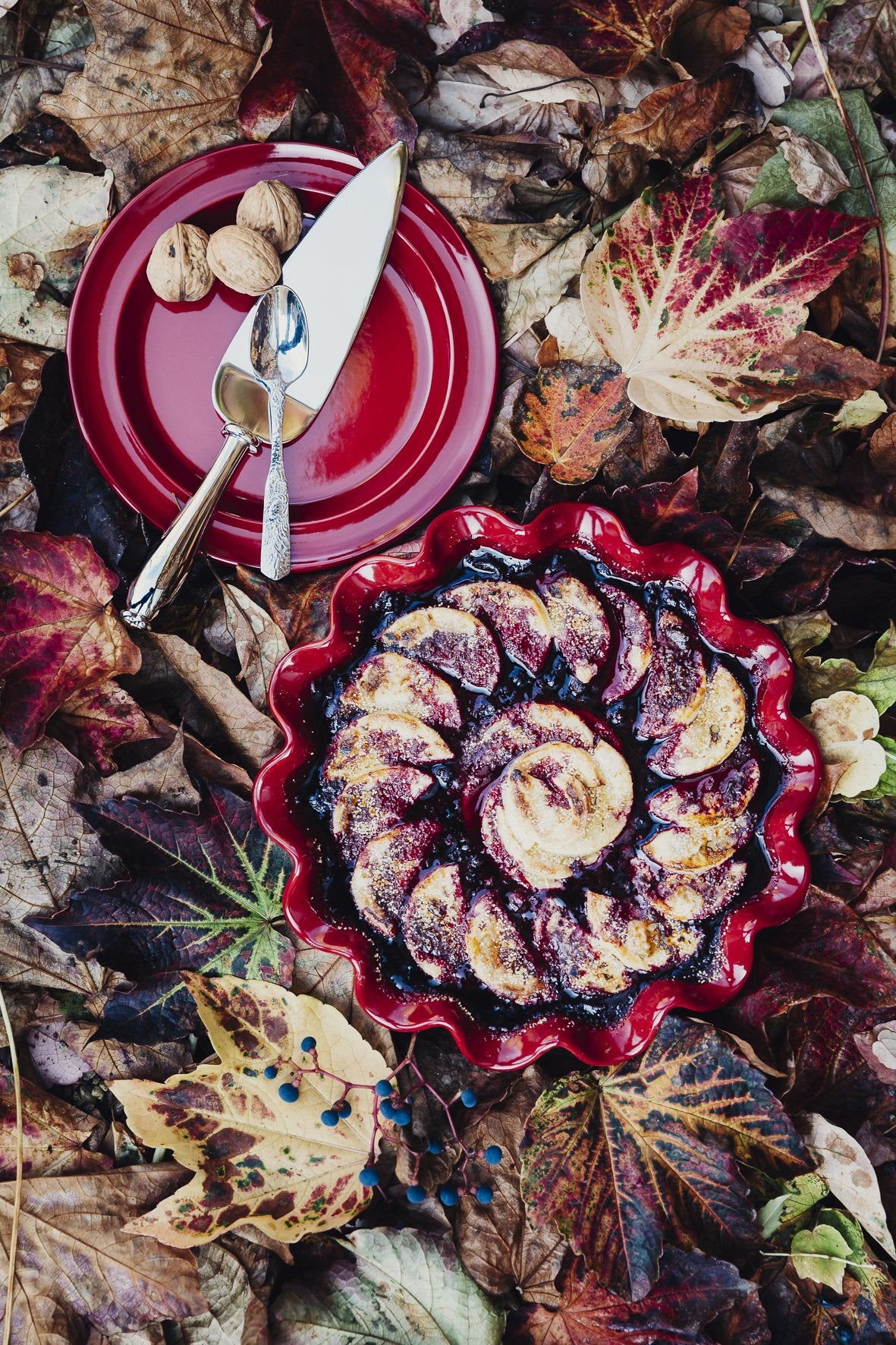 Emile Henry Made in France Ruffled Pie Dish 10.5" X2.5", 10.5" by 2.5", Burgundy Red Emile Henry