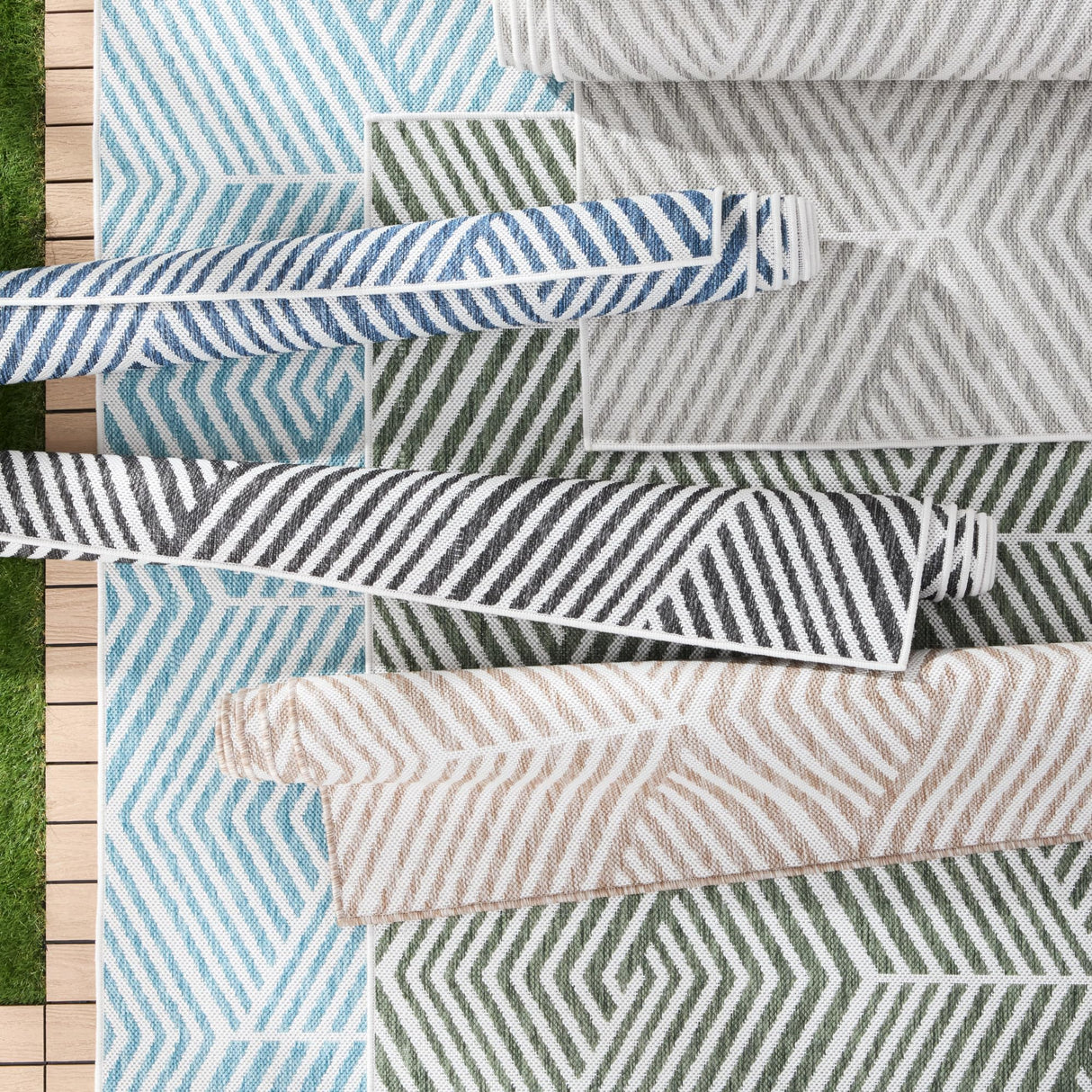 Nicole Miller New York Patio Country Ombre Geo Indoor Outdoor Area Rug, UV Fade Resistant, Low Pile, Beige/Cream, 6'6"x9'2" Nicole Miller New York