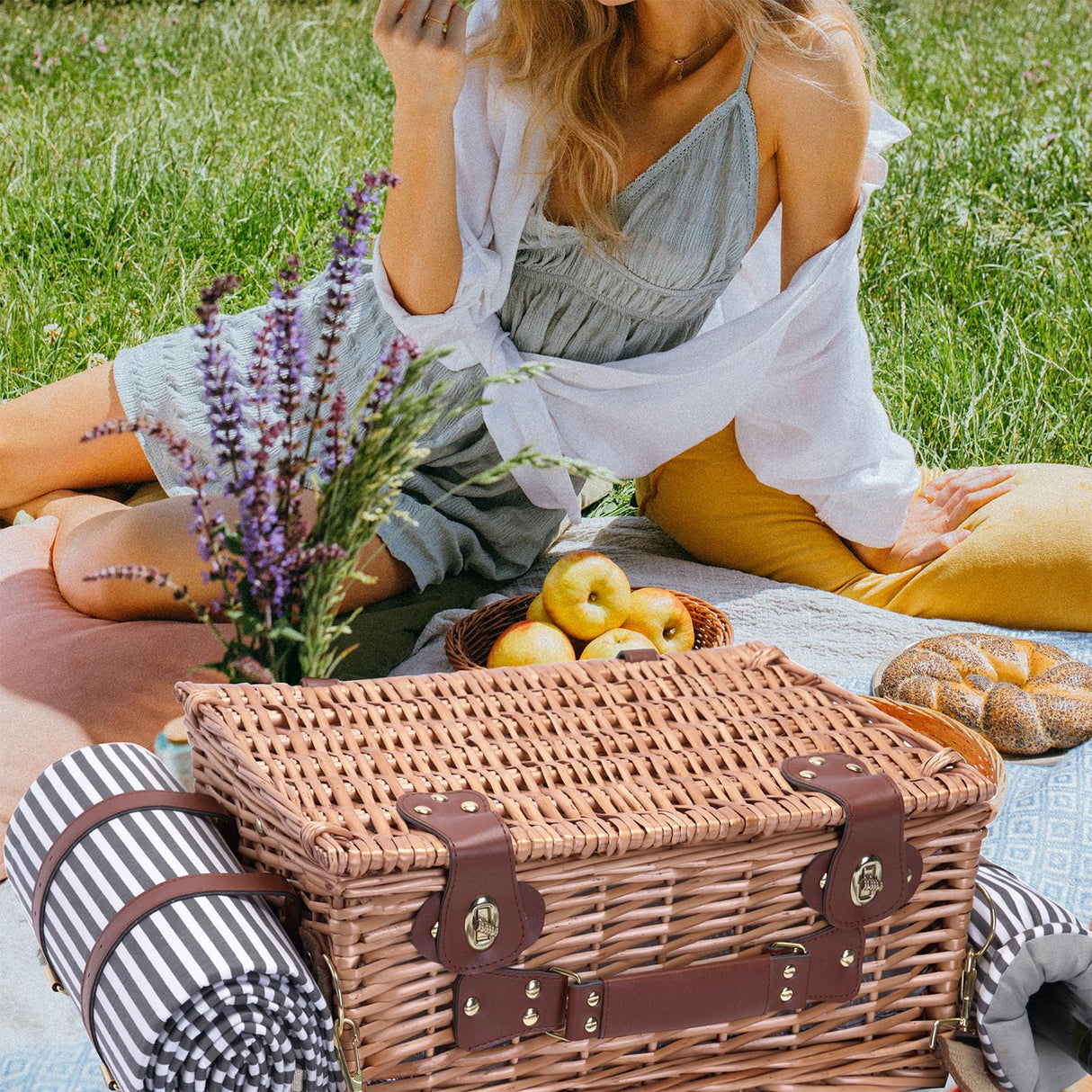 Picnic Basket with Blanket and Wine Pouch for 2 Wicker Picnic Set with Insulated Liner Cooler Bag Hamper for Camping,Wedding - Stripes SatisInside