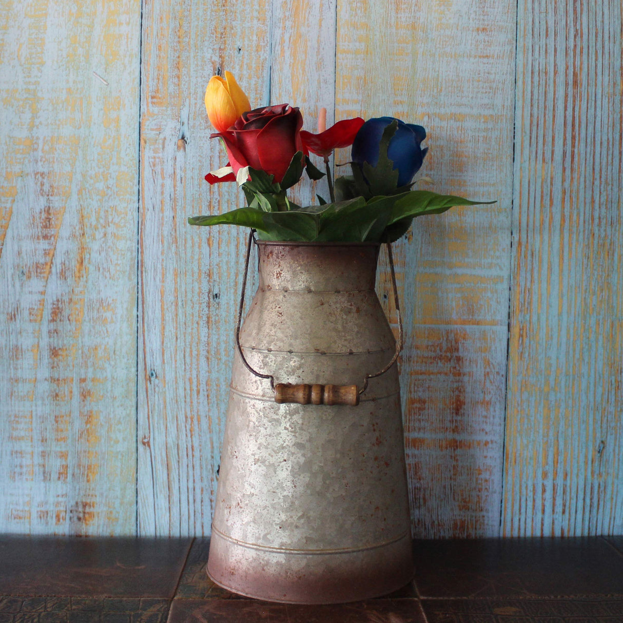 CVHOMEDECO. 10 Inch Galvanized Metal Milk Can with Wooden Handle, Old Rustic Farmhouse Pitcher Jug Vase for Home and Garden Décor. Grey CVHOMEDECO.