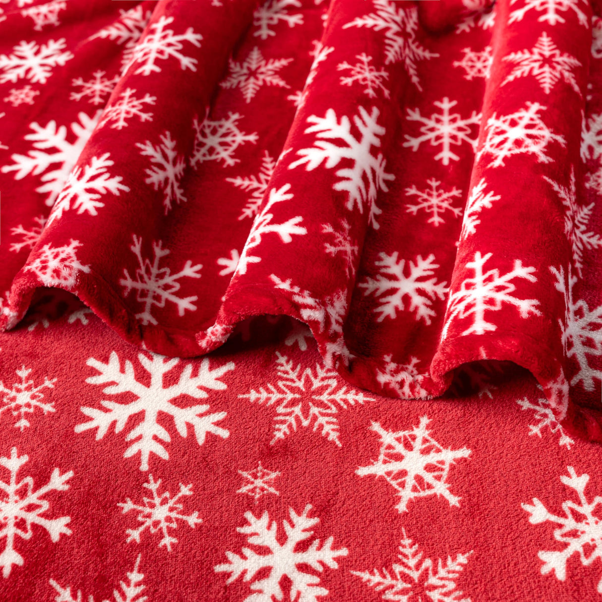 PAVILIA Christmas Throw Blanket | Red Snowflake Christmas Fleece Blanket | Soft, Plush, Warm Winter Cabin Throw, 50x60 (Red/White Snowflake) PAVILIA