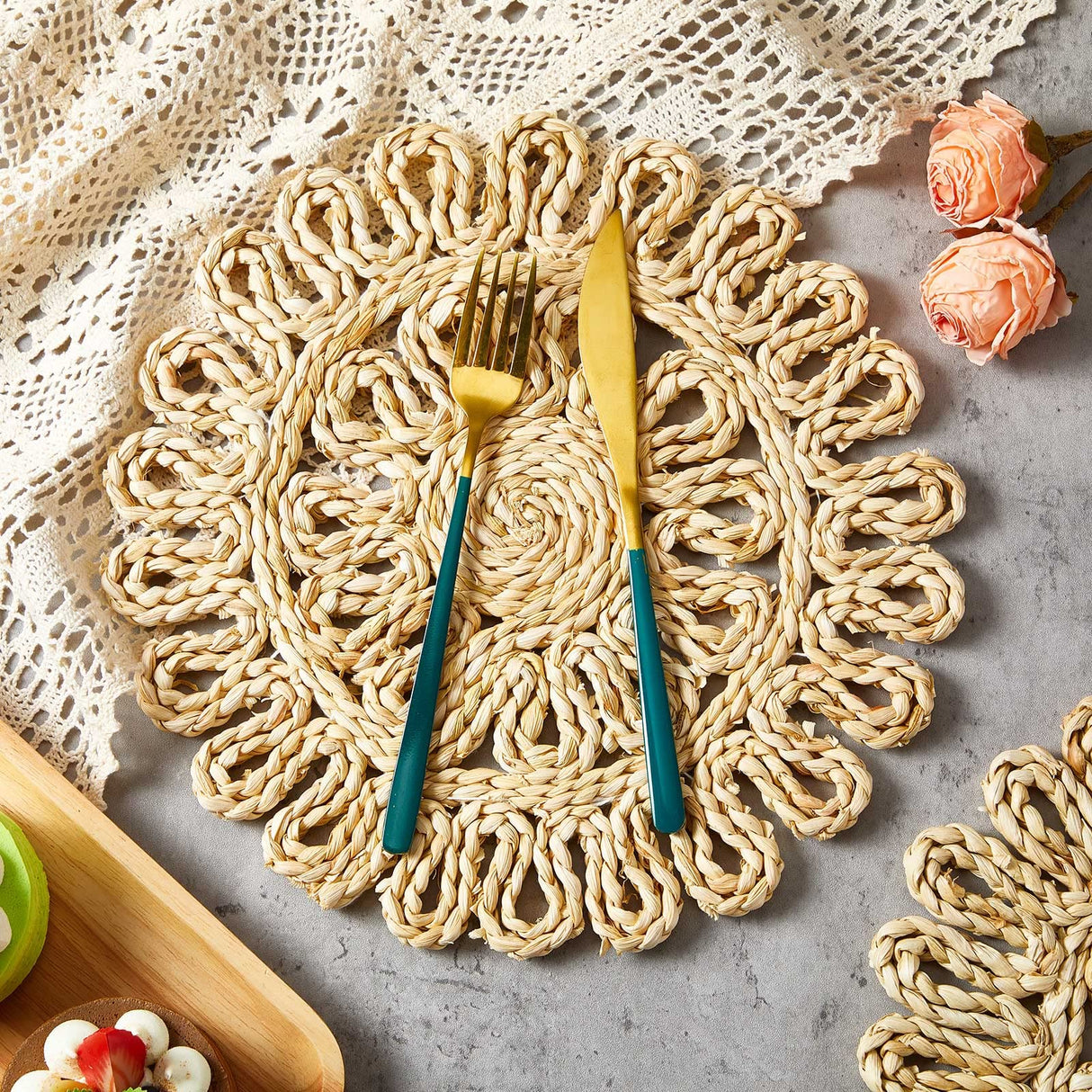 Zopeal 16 Pieces 11 Inches Woven Round Placemats Rattan Chargers Wicker Boho Placemats Natural Braided Table Mats Corn Husk Place Mats Wicker Charger Plates for Wedding(Hollow) Zopeal