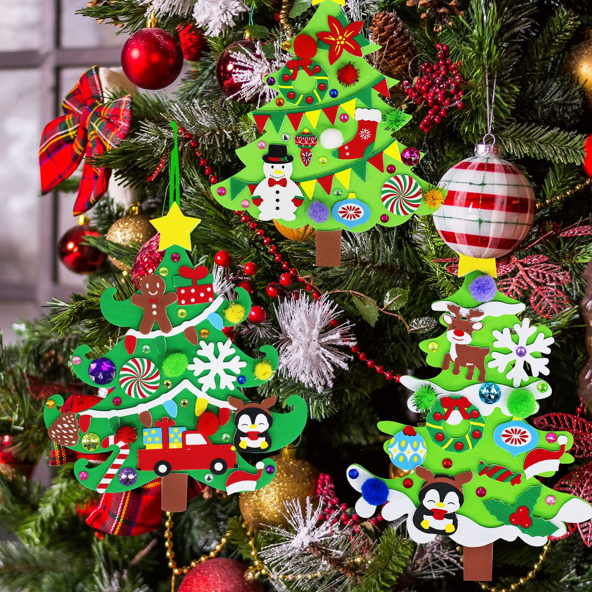 Winlyn 24 Sets Christmas Tree Ornaments Decorations Art Sets DIY Christmas Craft Kits Pine Tree Snowman Snowflake Penguin Foam Stickers Arts and Crafts for Kids Party Favors Home Classroom Activities Winlyn