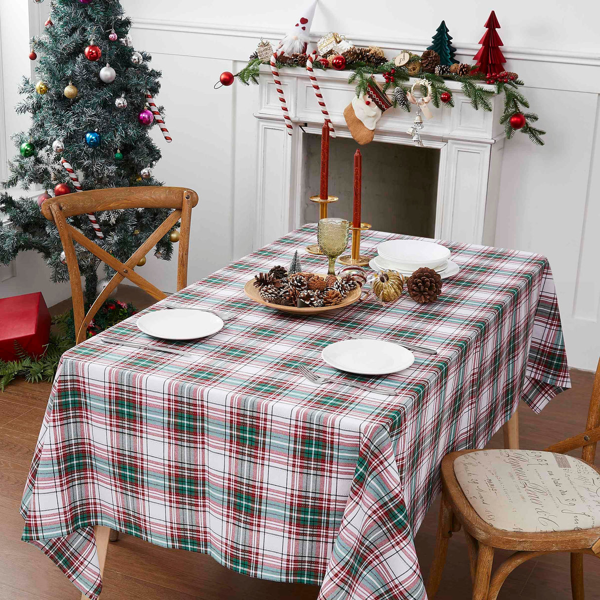 Avanti Linens - Tablecloth, Yarn-Dyed Tabletop Accessories, Christmas Decorations, 60" x 102" (Holiday Plaid Collection) Avanti Linens