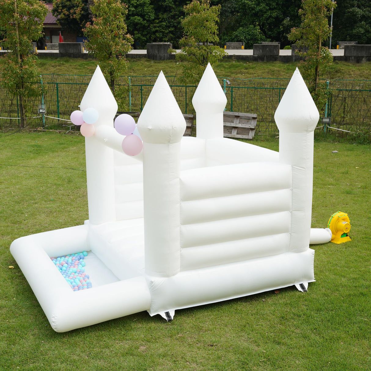 Blatesic Inflatable White Bounce House with Ball Pit,Contain Blower,PVC Kids Bounce Castle,Inflatable Bounce House for Kids Toddlers Indoor Outdoor Jumping Bouncer Party Yard Blatesic