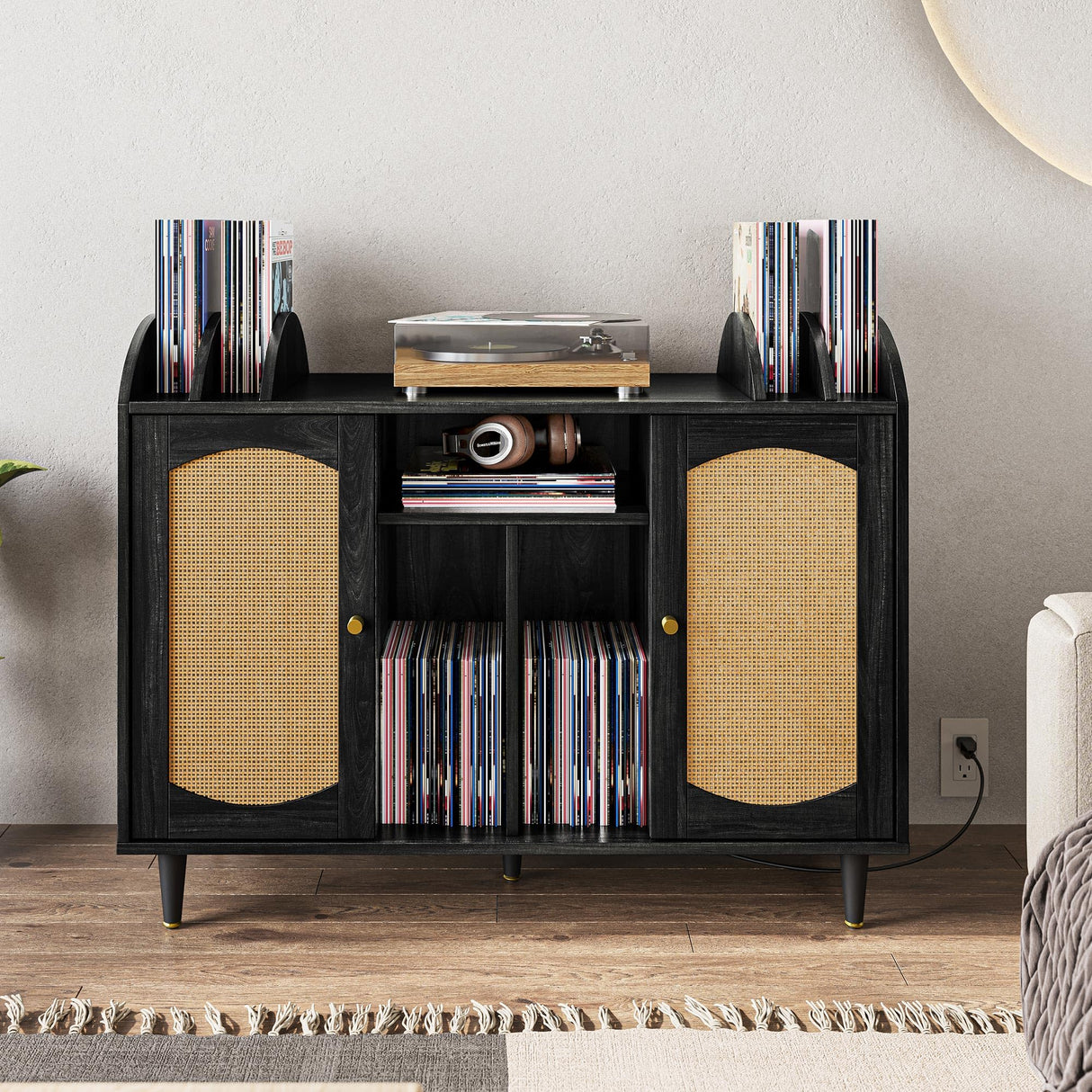 BELLEZE Mid-Century Record Player Stand, Vinyl Record Storage Cabinet Holds up to 350+ Albums, Rattern Decorated Turntable Stand with Power Outlet for Living Room, Office - Brown BELLEZE