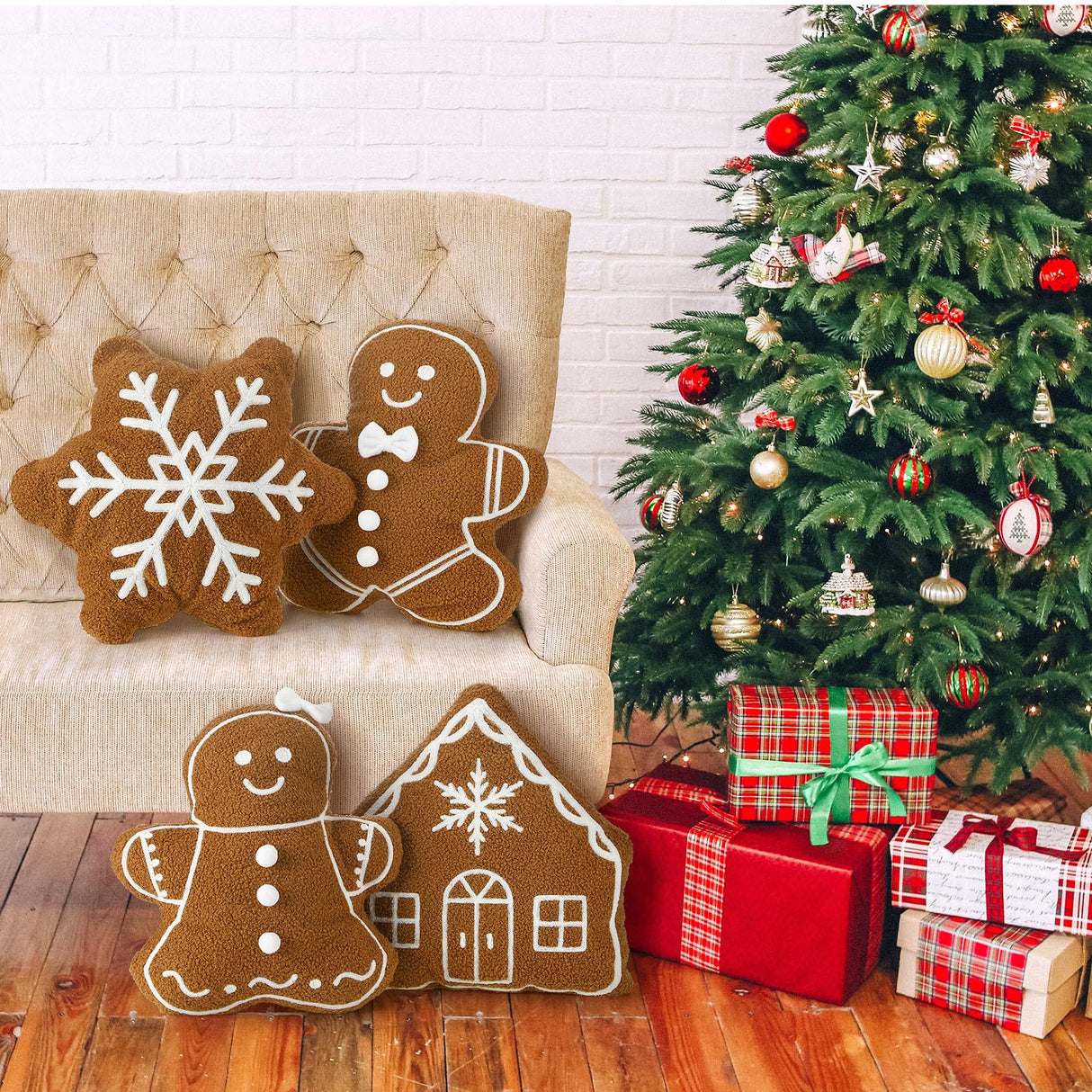 HunnmingRe 4 Pcs Christmas Throw Pillows Plush Gingerbread Men Gingerbread House Snowflake Shaped Pillow for Christmas Winter Holiday Party Outdoor Bedroom Cushion Decoration HunnmingRe