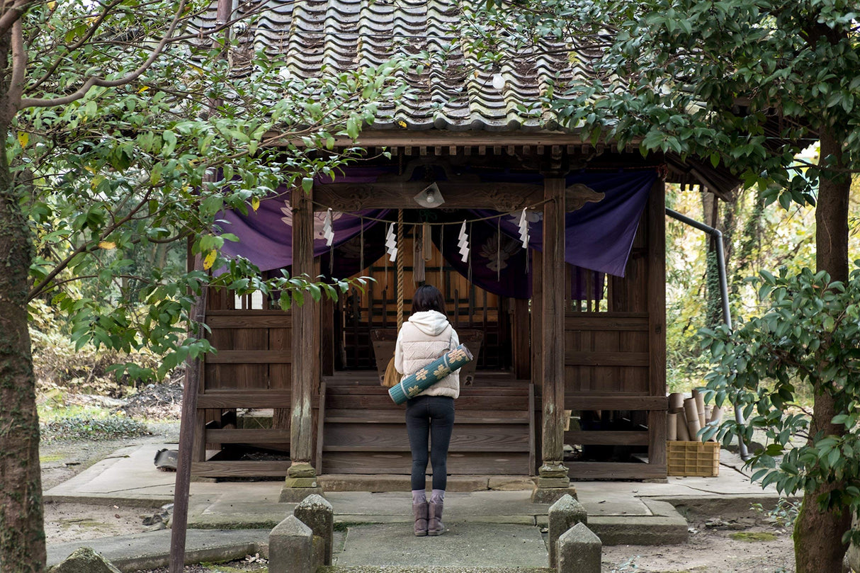 イケヒコ・コーポレーション IKEHIKO Non Slip 1/4-Inch Tatami Yoga Mat, Japanese Tatami Mat, Natural Relaxing Scent, Perfect for Pilates, Meditation, Made in Japan (Sakura-Fuji) イケヒコ・コーポレーション