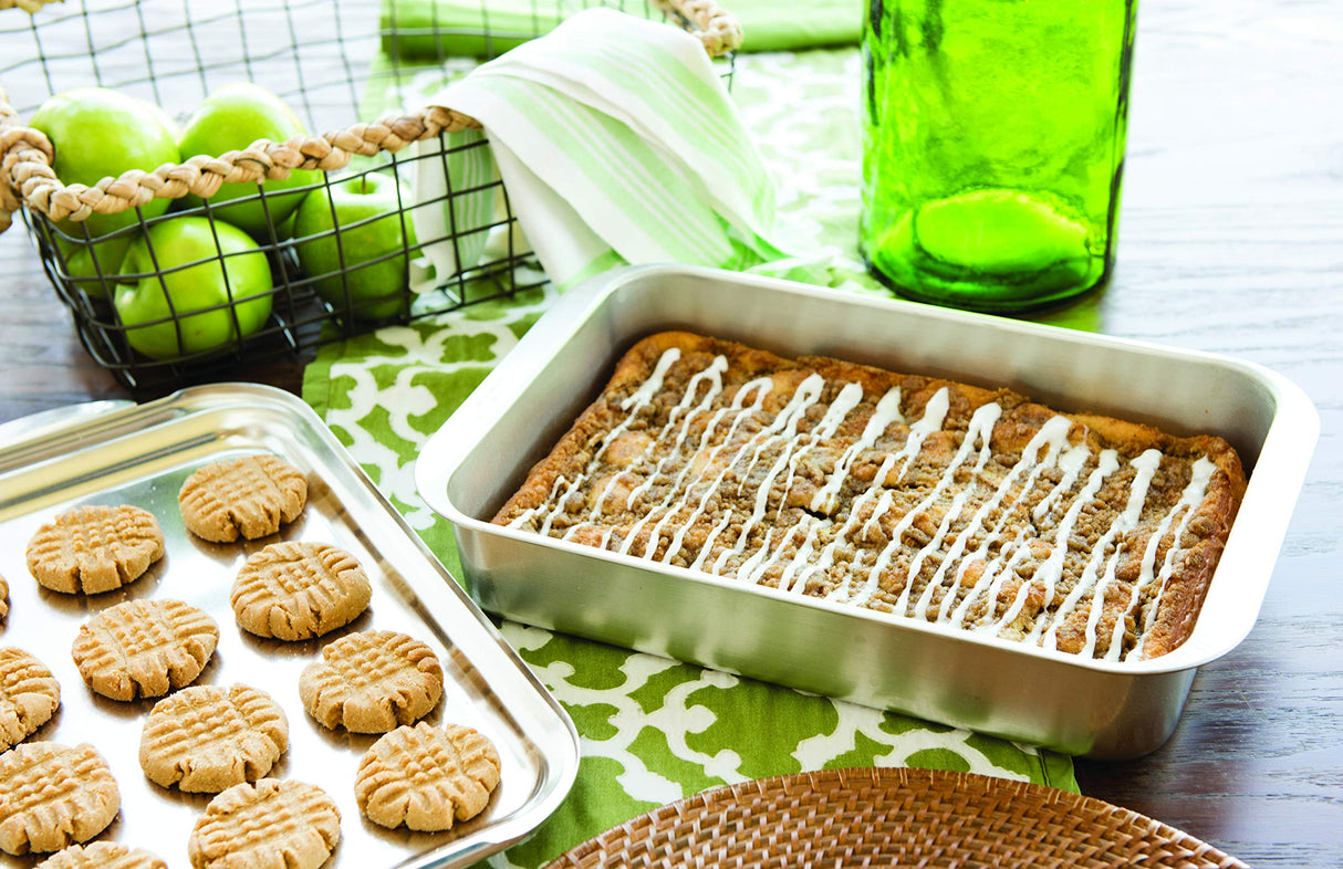 Nordic Ware Classic Metal 9x13 Covered Cake Pan Nordic Ware