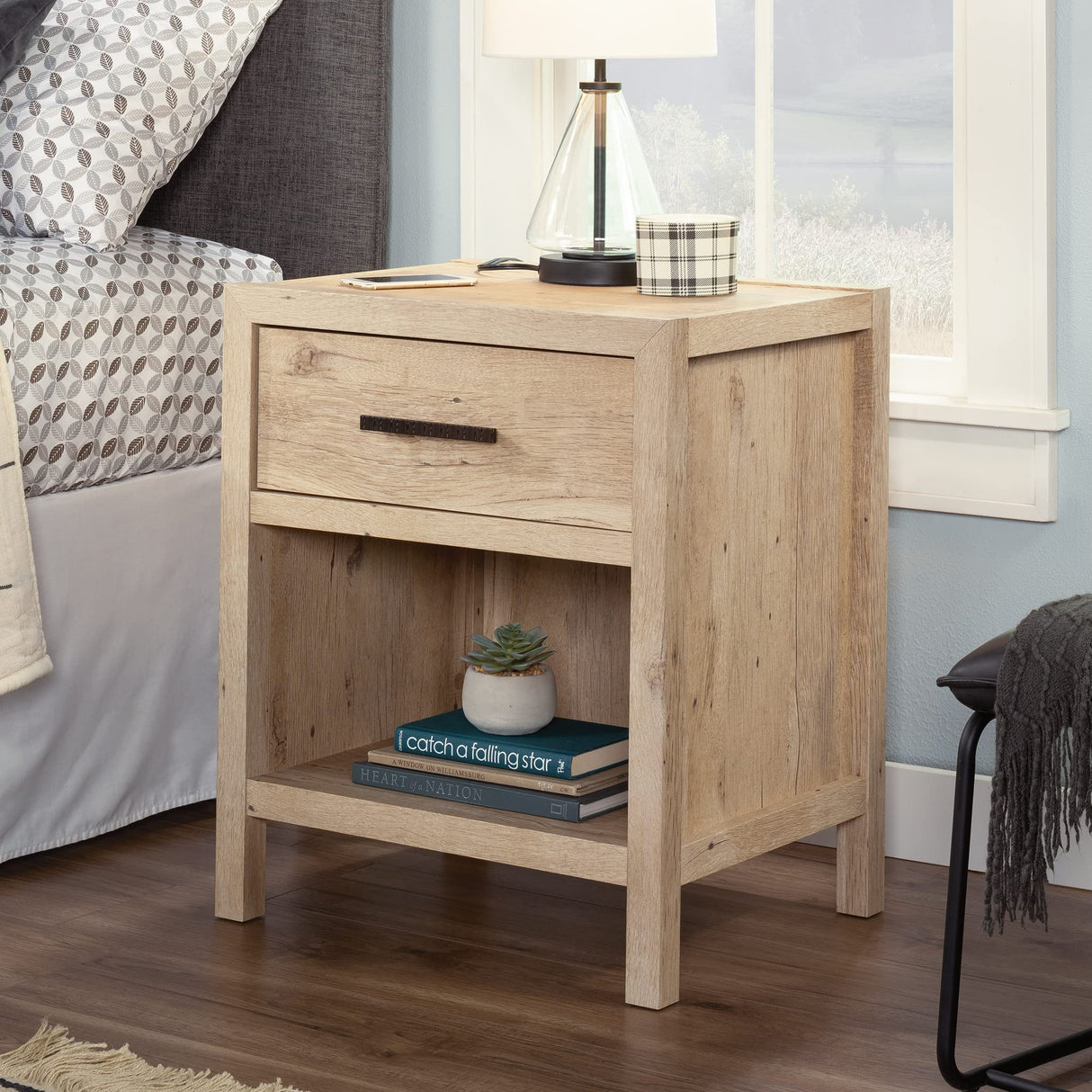 Sauder Pacific View 1-Drawer Night Stand, L: 21.5" x W: 17.48" x H: 25.83", Prime Oak finish Sauder