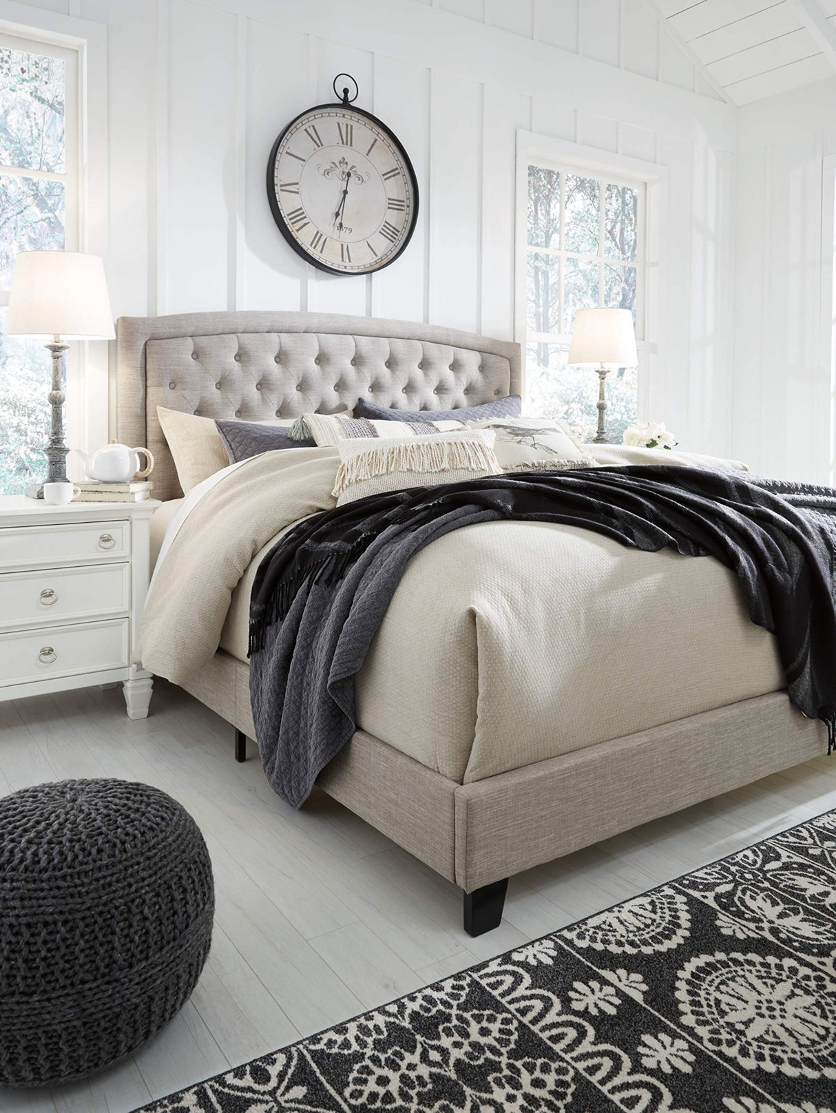 Signature Design by Ashley Jerary Farmhouse Button-Tufted Upholstered Platform Bed, Queen, Light Gray Signature Design by Ashley