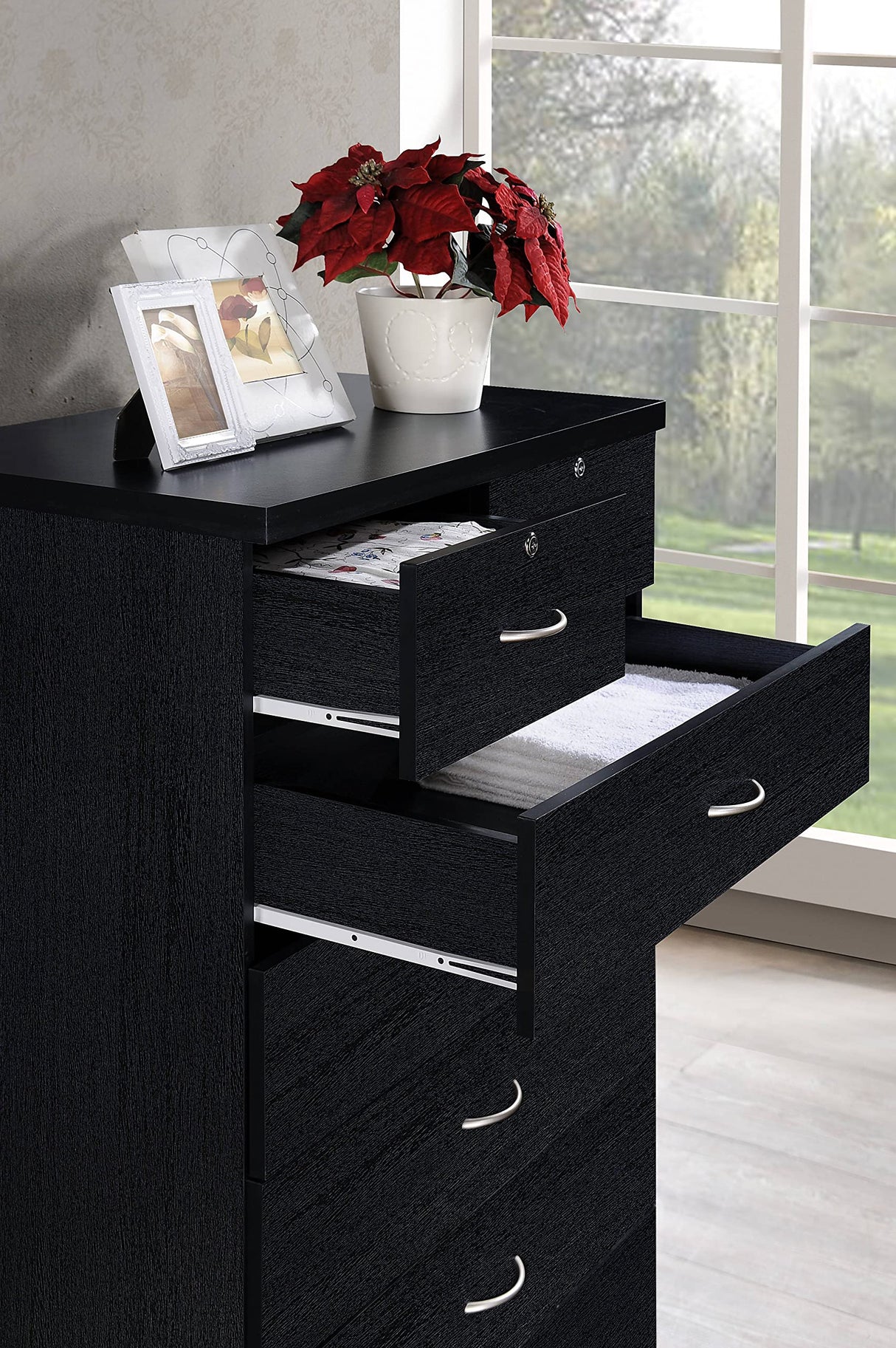 HODEDAH 7 Drawer Wood Dresser for Bedroom, 31.5 inch Wide Chest of Drawers, with 2 Locks on the Top Drawers, Storage Organization Unit for Clothing, Black Hodedah