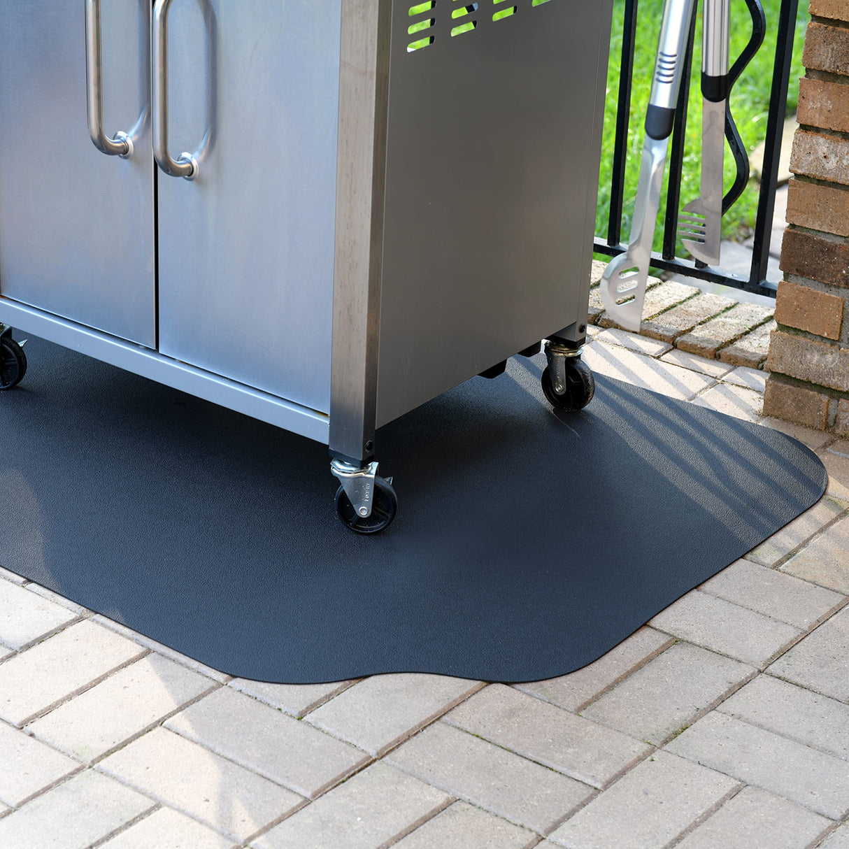 GRILLTEX 9M-110-30C-4L Protective Spills and Splatters Deck and Patio Mat, 30" x 48", Black GRILLTEX