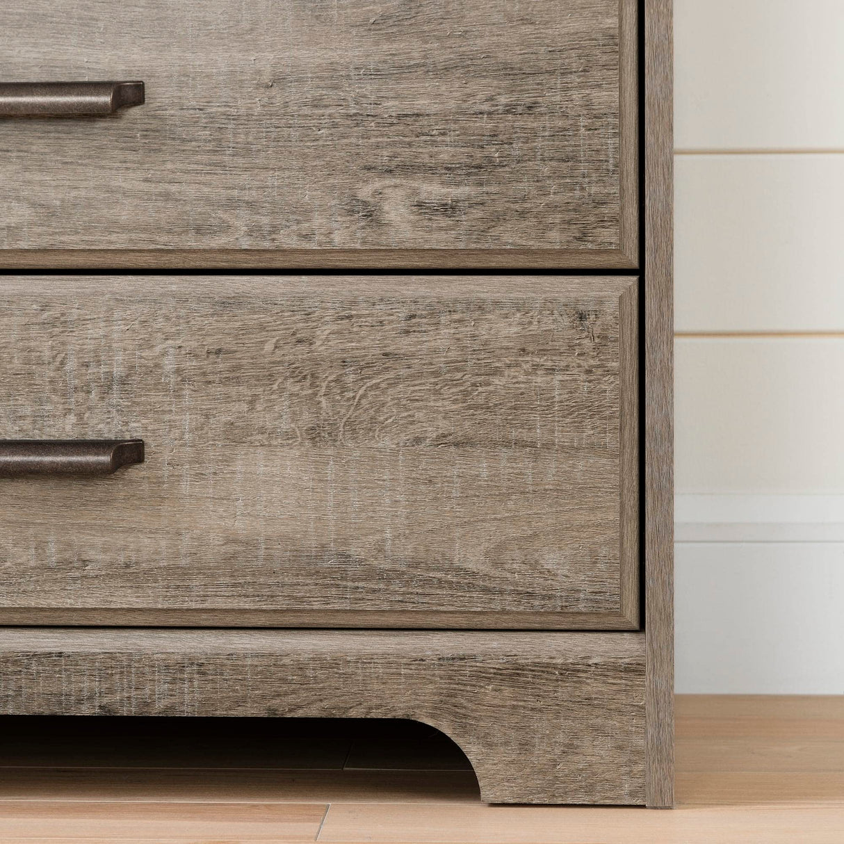South Shore Versa Collection 8-Drawer Double Dresser, Weathered Oak with Antique Handles South Shore