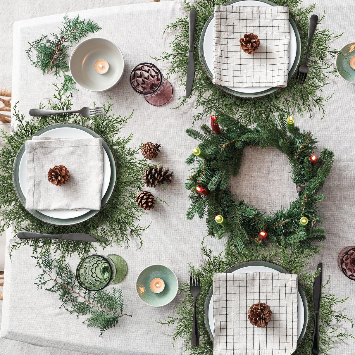 6 Pcs Christmas Pine Placemats 20 Inch Artificial Greenery Placemats Round Cedar Branch Place Mat Dining Table Mats for Xmas Party Decorations Holiday Reallnaive