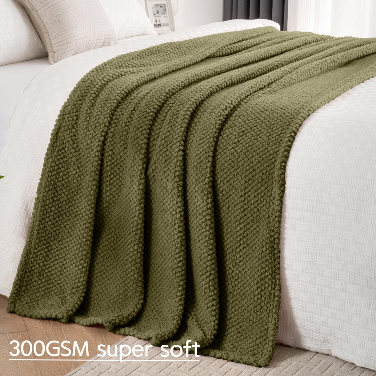 Super Soft 300GSM Green XL Throw Blanket for Couch, Couch Sofa Bed Throw, Lightweight Fuzzy Cozy Blankets for All Seasons Farmhouse, 50x70 Jungle Star