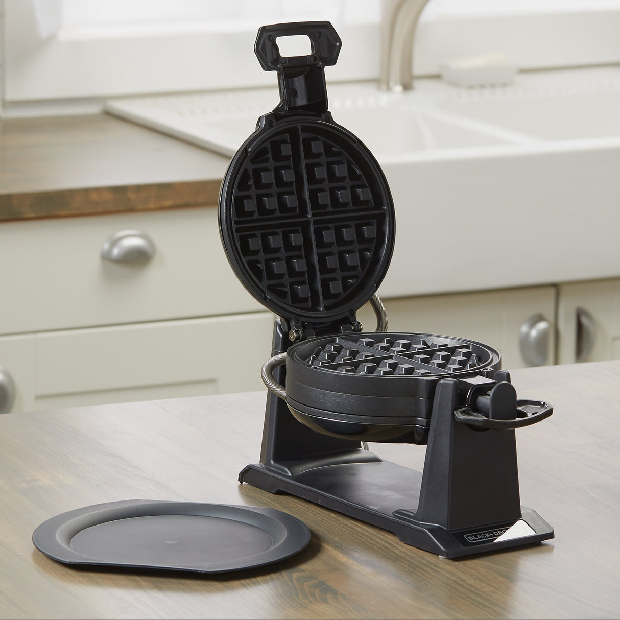 BLACK+DECKER Rotating Waffle Maker, Black, WMD200B BLACK+DECKER