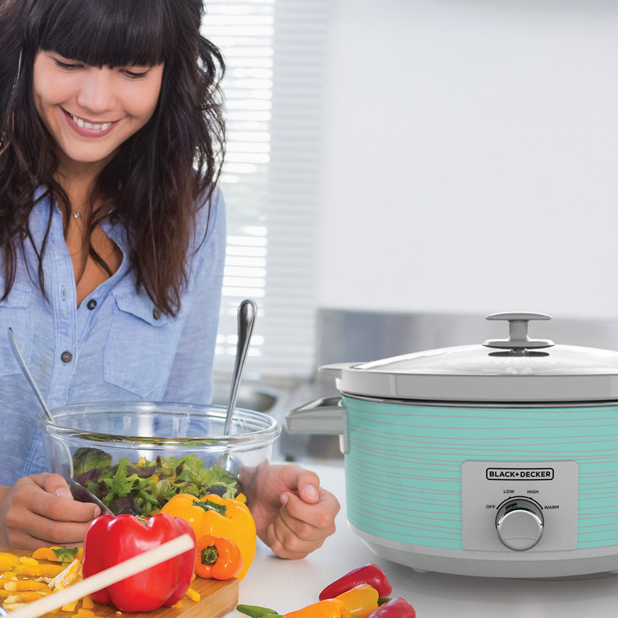 BLACK+DECKER 7-Quart Slow Cooker, SC2007D, Lid Holder, 3 Heat Settings, Extra Large Handles, Dishwasher Safe, Teal BLACK+DECKER