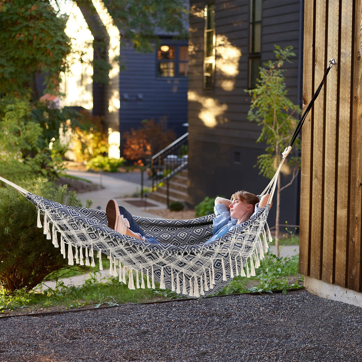 Backyard Hammock with Tassels,Garden Hammocks with Portable Carry,Bag Deluxe Macrame Fringe for Patio,Garden,Backyard,Beach,Outdoor and Indoor Porch Fabric, Up to 450Lbs (Blue-Diamond) ROOITY