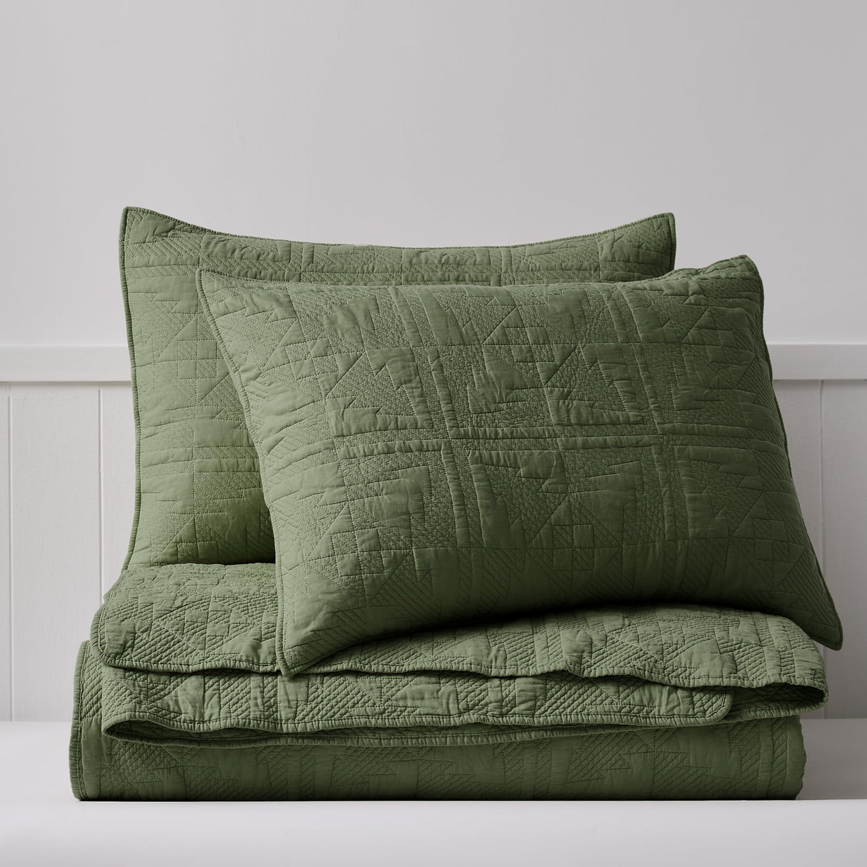 WDCOZY Olive Green Christmas Quilt Queen Size, 100% Cotton Lightweight Reversible Bedding Set with 2 Pillow Sham, Xmas Tree Block Pattern Farmhouse Bedspread Coverlet Holiday Thin Comforter All Season WDCOZY