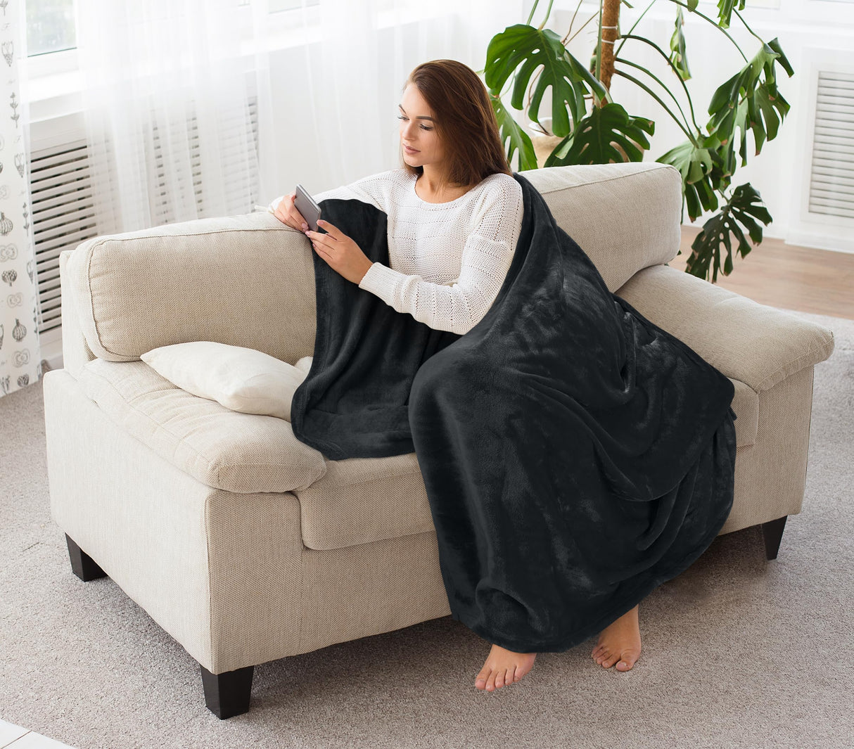 Utopia Bedding Fleece Blanket Throw Size Black 300 GSM Luxury Anti-Static Fuzzy Soft Microfiber Blanket for Couch, Sofa and Bed (60x50 Inch) Utopia Bedding