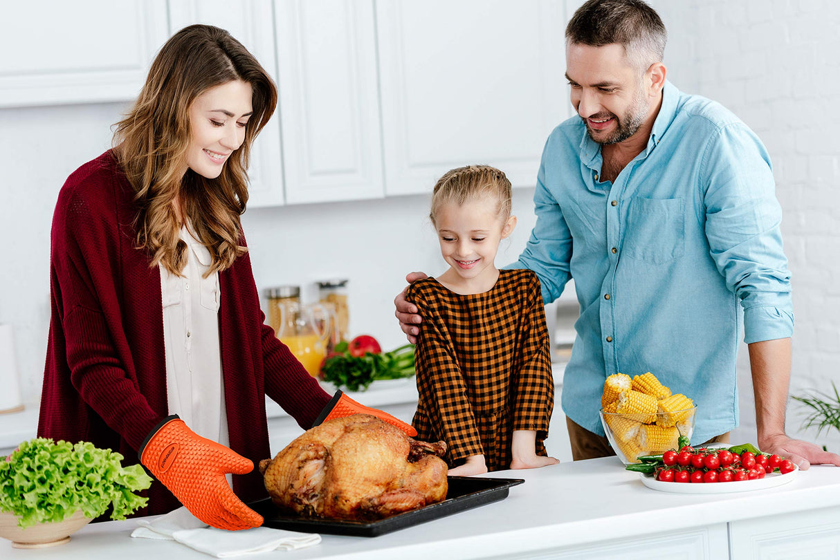 KITCHEN PERFECTION Silicone Smoker Oven Gloves -Extreme Heat Resistant BBQ Gloves -Handle Hot Food Right on Your Grill Fryer Pit|Waterproof Oven Mitts |Superior Value Set+3 Bonuses Kitchen perfection