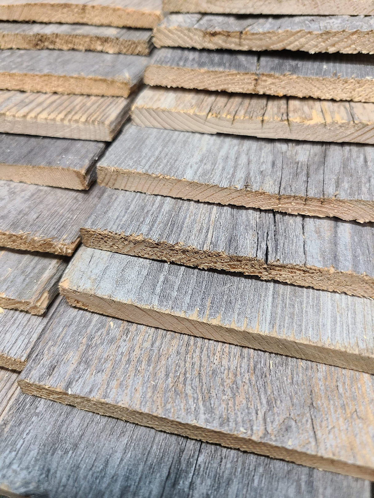 Rockin' Wood Real Wood Nail Up Application Rustic Reclaimed Naturally Weathered Barn Wood Accent Paneling Board Planks for Home Walls (104 Square feet) Rockin' Wood