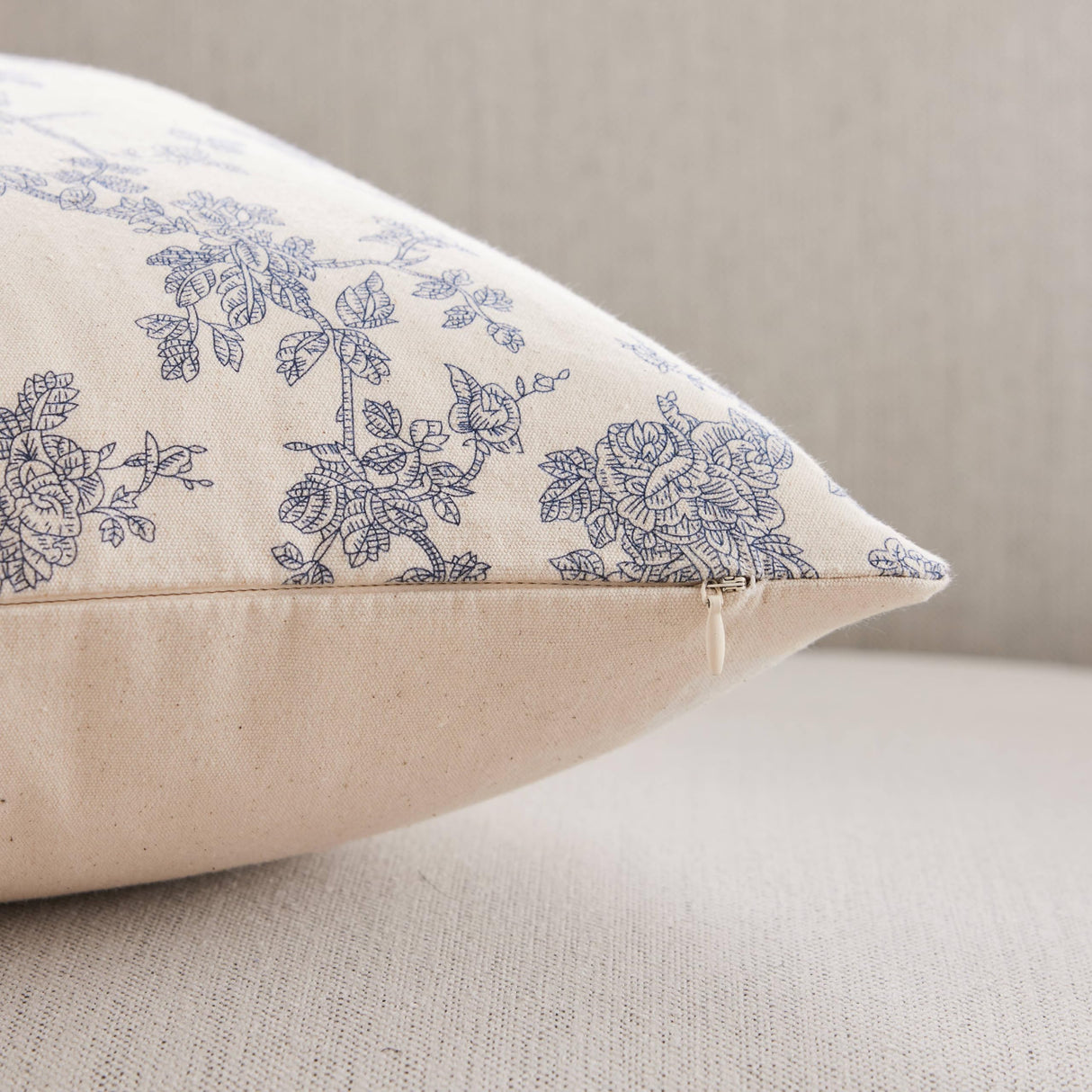 YZJZEDS 100% Cotton French Pastoral Throw Pillow Covers Set of 2, 18x18 Inch Blue Farmhouse Decorative Cushion Covers for Sofa Bed Living Room Home Decor YZJZEDS