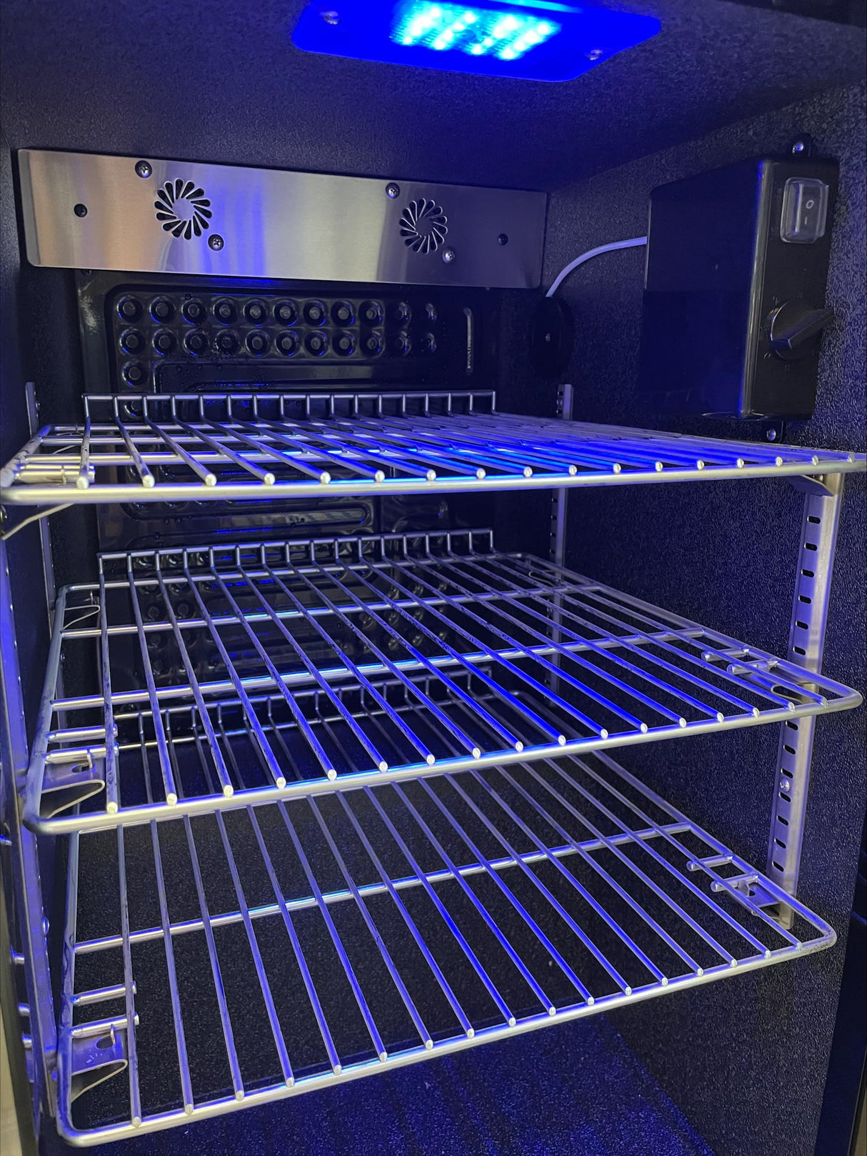 Mont Alpi MAF 2.7 Cubic Ft Stainless Steel Portable Outdoor Rated Glass Door Compact Temperature Adjustable Lockable Refrigerator Beverage & Wine Cooler Module w/ 3 Adjustable Racks + Blue Lighting Mont Alpi