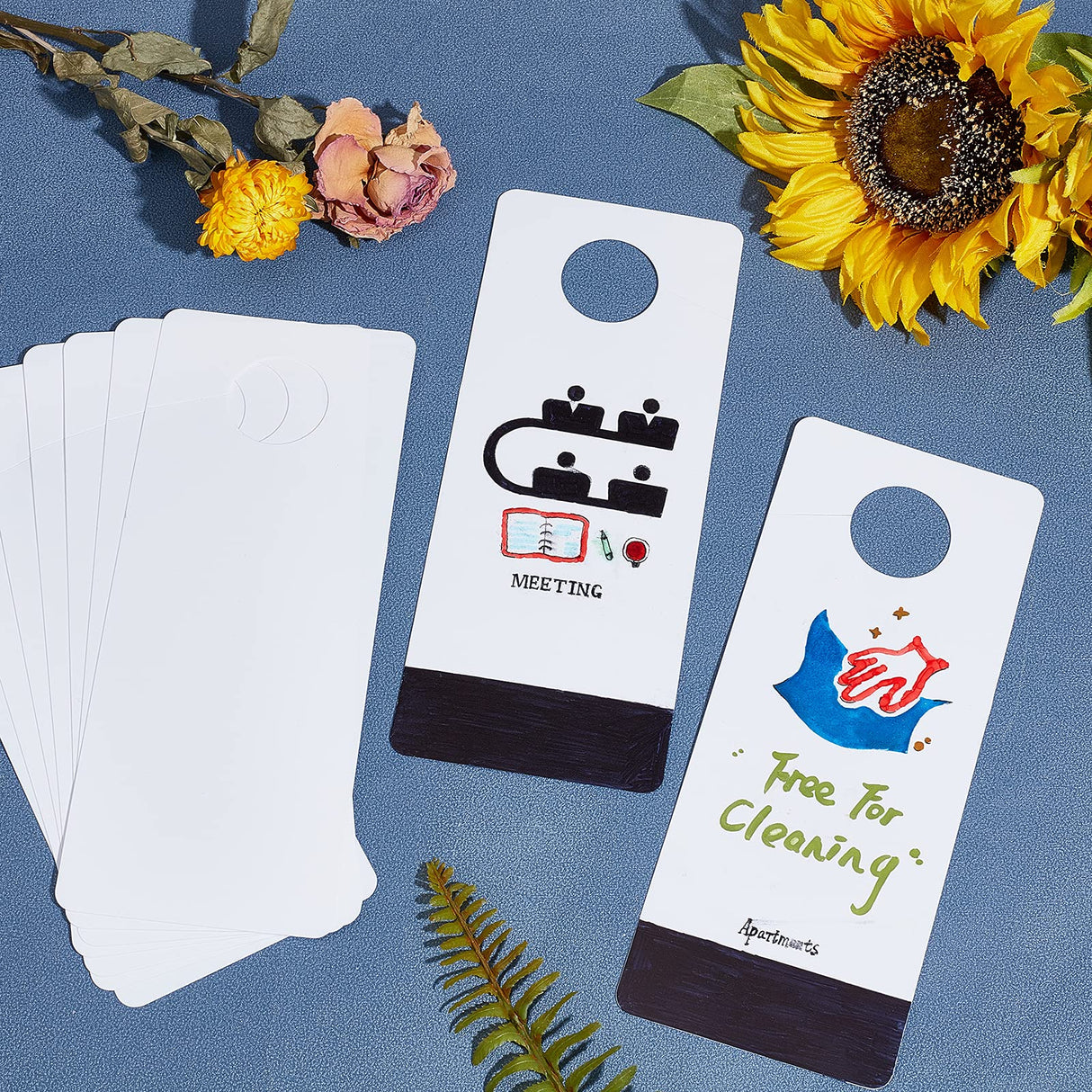 GLOBLELAND 30Pcs 8x3.23Inch PVC Door Knob Hangers Blank Door Signs to Write Your Own Messages for DIY Craft Home Office Hotel Restaurant Decoration GLOBLELAND