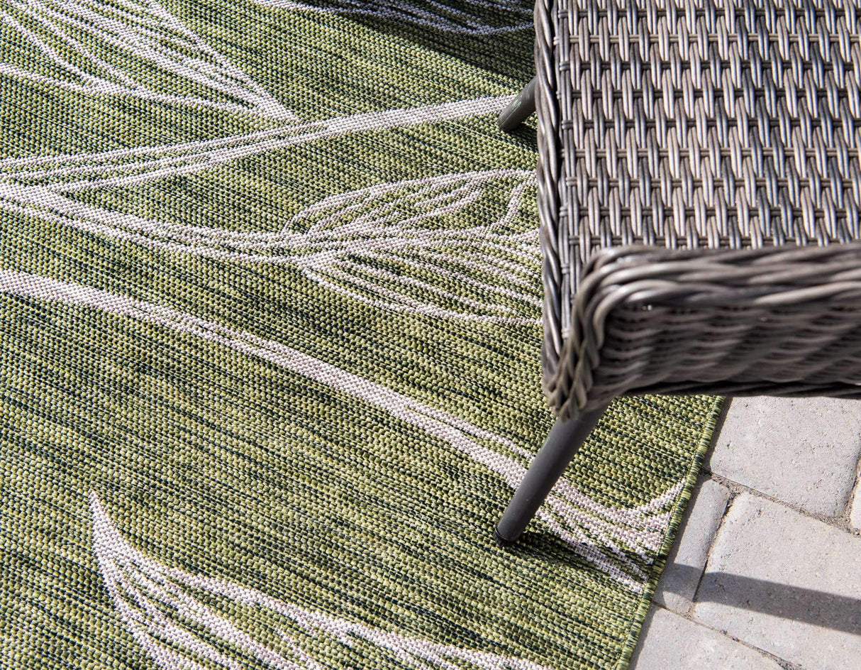 Unique Loom Outdoor Botanical Collection Area Rug - Leaf (5' 1" x 8' Rectangle, Green/ Ivory) Unique Loom