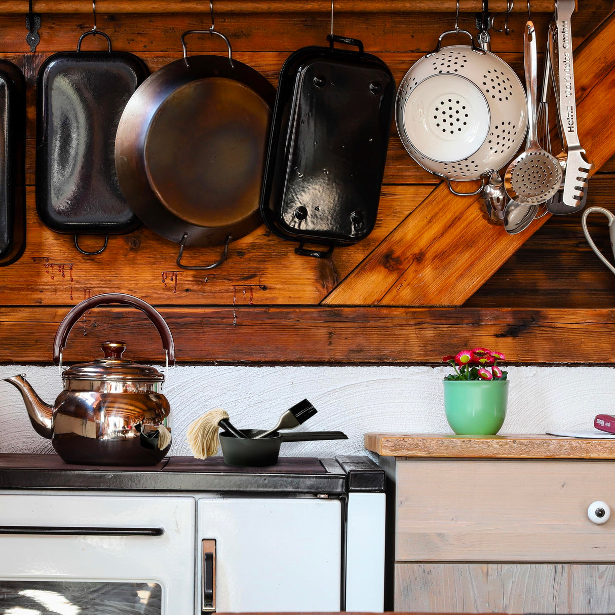 Pajaso Design - Cast Iron Basting Pot Set for Grill Cooking - Melting Pan for BBQ - Complete with Glaze Brush and Sauce Mop Pajaso Design