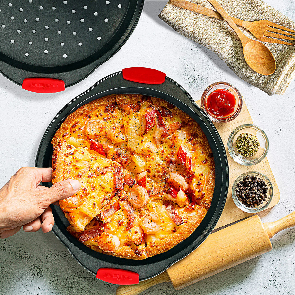 NutriChef 2-Piece 13-Inch Nonstick Pizza Tray, Round Carbon Steel Non-Stick Pizza Baking Pan with Perforated Holes, Premium Bakeware Pizza Screen with Silicone Grip Handles, Dishwasher Safe, NCBPIZX2 NutriChef