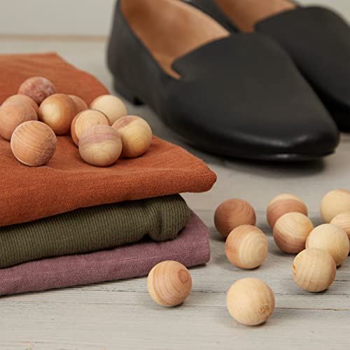 Juvale 120 Pack Cedar Balls for Clothes Storage, Natural Aromatic Wood for Closets and Drawers (0.75 Inch) Juvale
