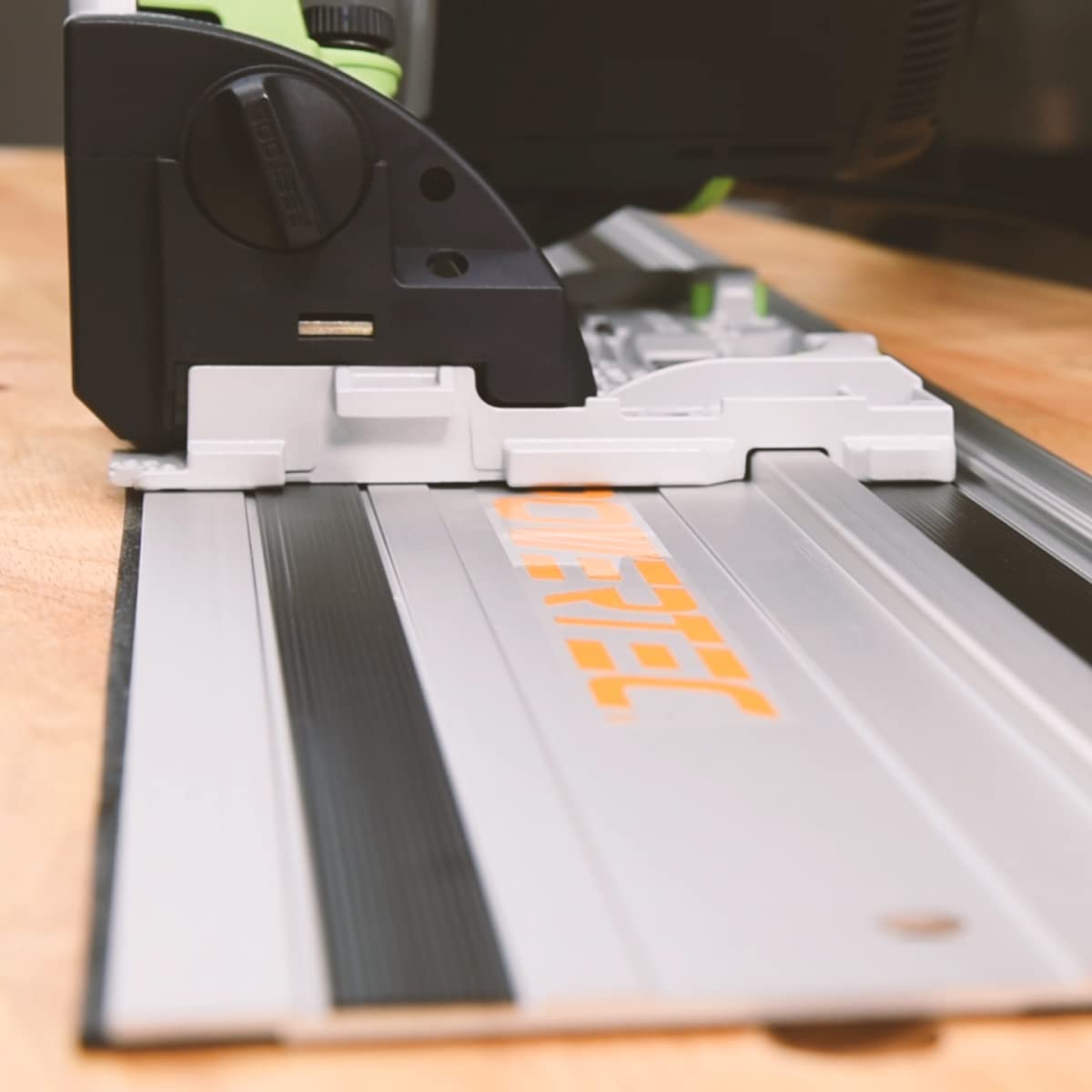 POWERTEC 71387 110" Track Saw Guide Rail Joining Set for Makita or Festool Track Saws Includes 2x55" Aluminum Extruded Guide Rails and (2) Guide Rail POWERTEC