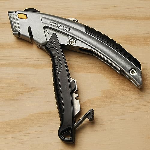 Stanley 10788 Curved Quick-Change Utility Knife, High Carbon Steel Retractable Blade, 3 Blades Stanley