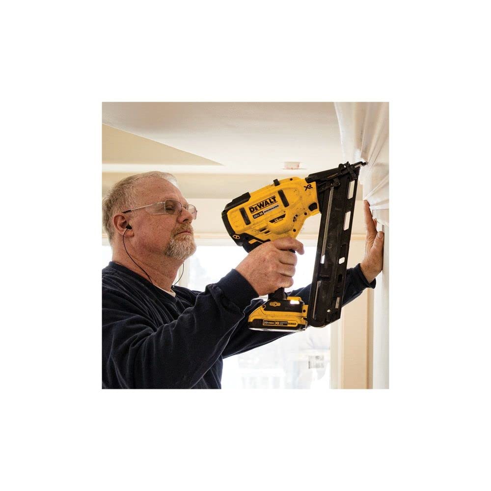 DEWALT 20V MAX Finish Nailer Kit, Angled, 15GA, Battery, Charger & Bag (DCN650D1) DEWALT
