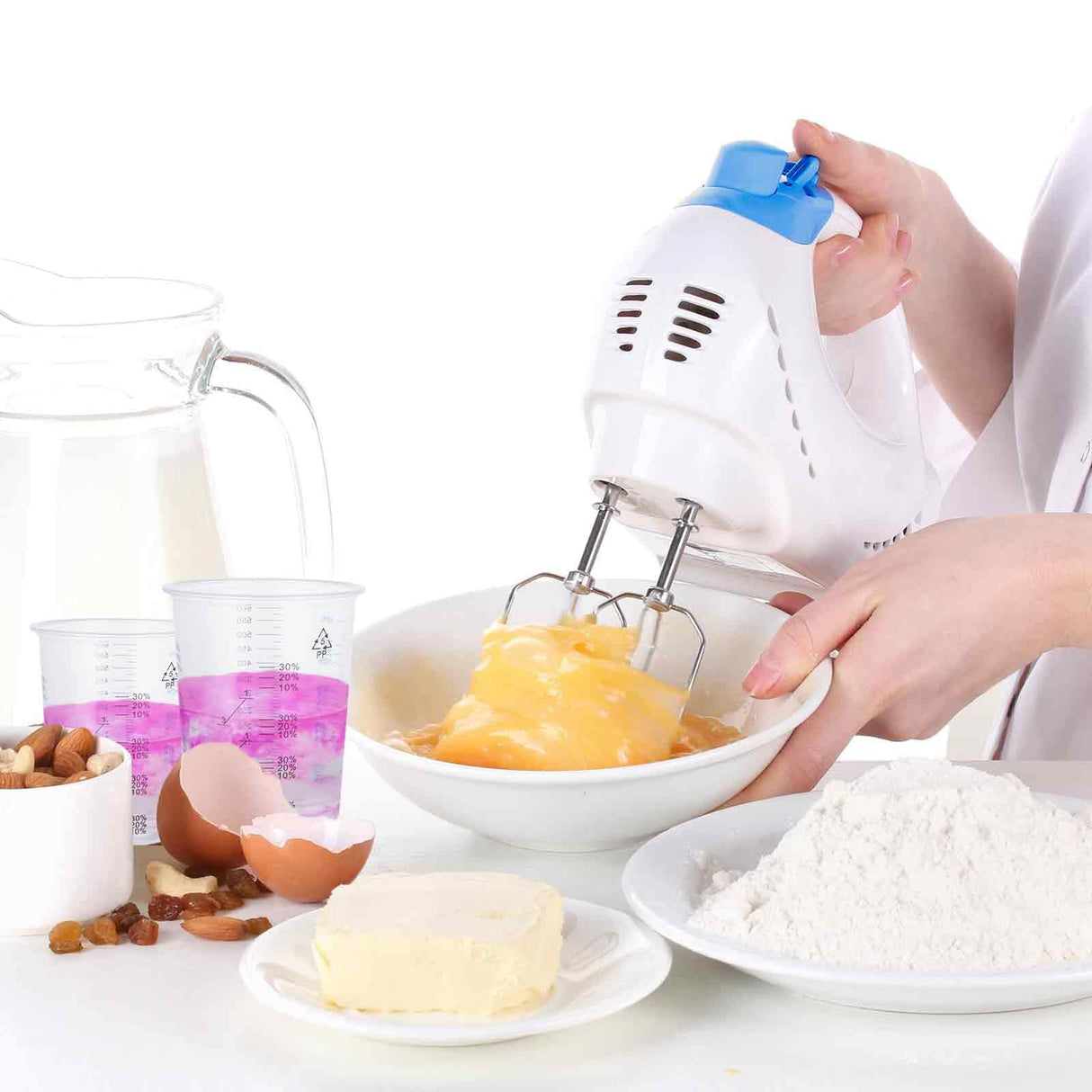 Oungy 100PCS Plastic Mixing Cups for Epoxy Resin 20oz(600ml) with 100pcs Mixing Sticks, Graduated Plastic Measuring Cups for Mixing Resin Painting Oungy