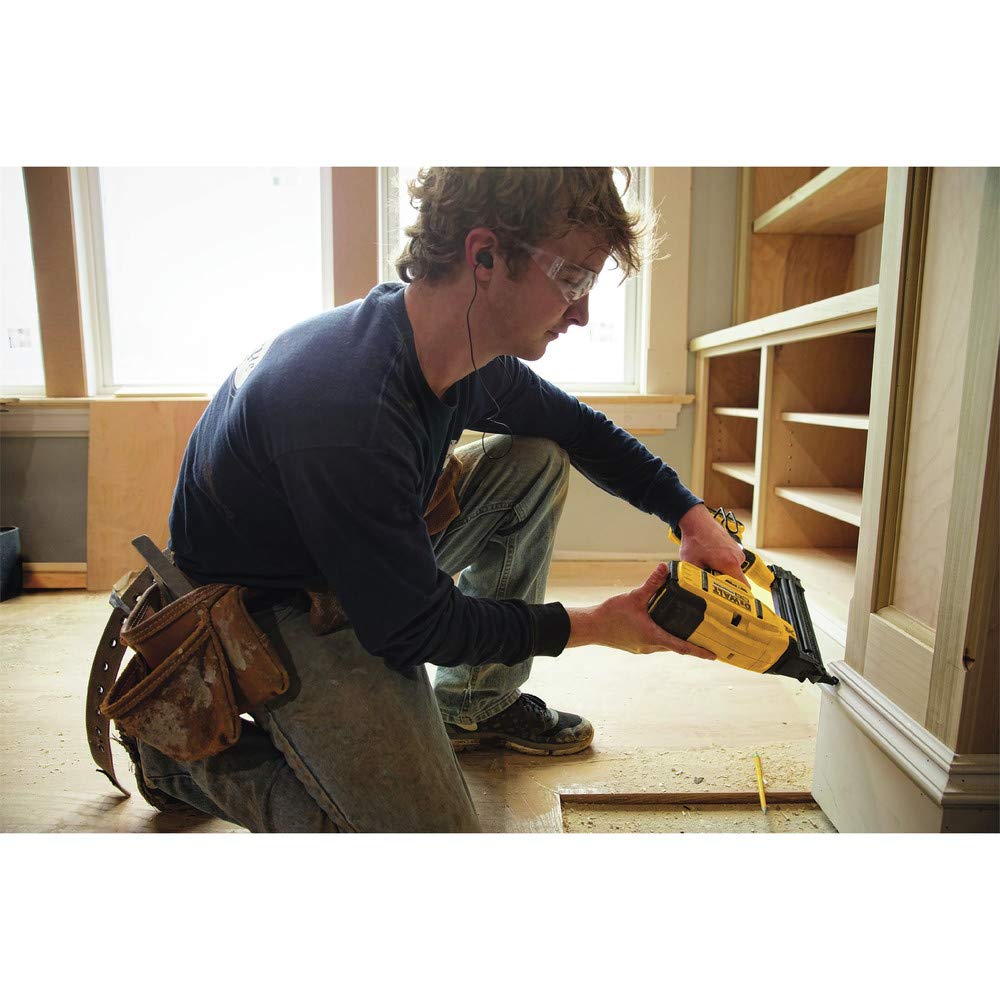 DEWALT 20V MAX* Cordless Brad Nailer Kit, 18GA (DCN680D1) DEWALT