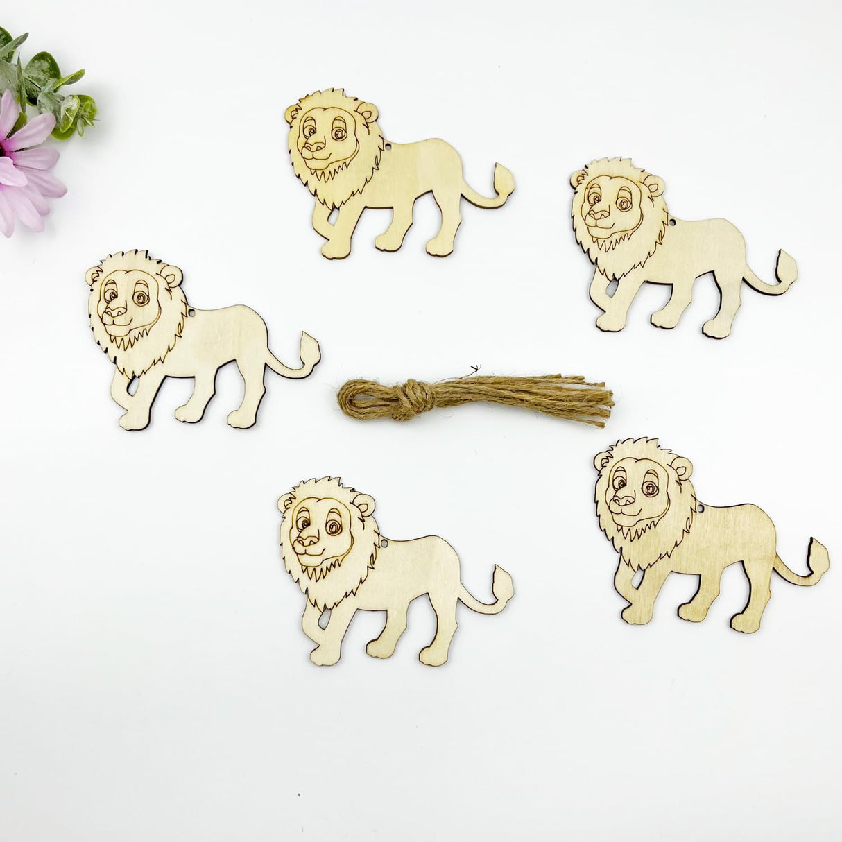 30pcs Unfinished Lion Wood Cutouts Lion Wood DIY Crafts Cutouts Blank Wooden Lion Shaped Hanging Ornaments KRSHEMDE