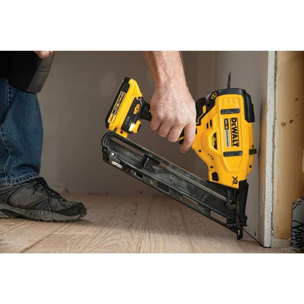 DEWALT 20V MAX Finish Nailer Kit, Angled, 15GA, Battery, Charger & Bag (DCN650D1) DEWALT