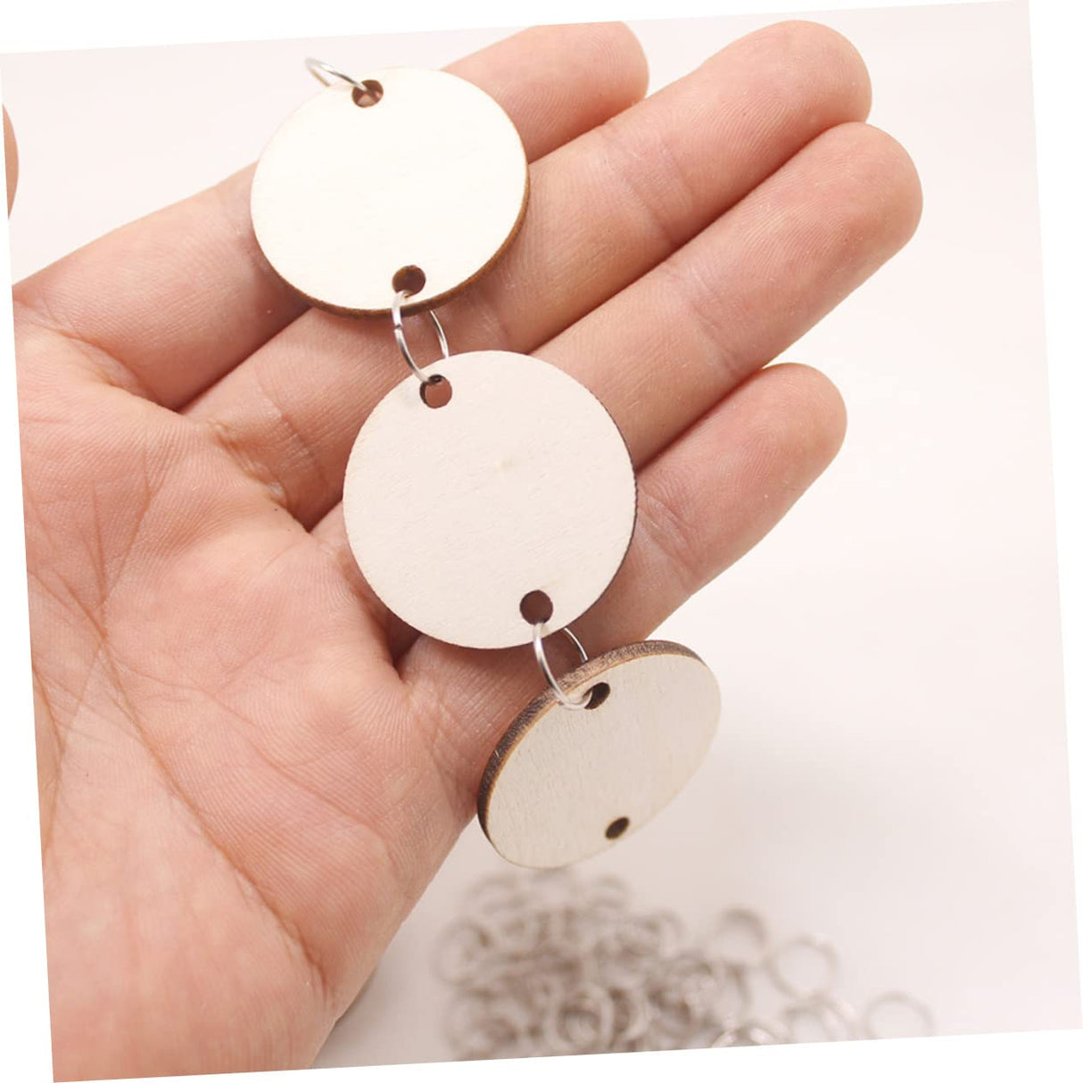 SEWACC 200 Pcs Round Wood Chip Pendant with Holes Wood Reminder Mini Calendar Wood Chips Family Birthday Board Reminder Board Calendar Slices SEWACC