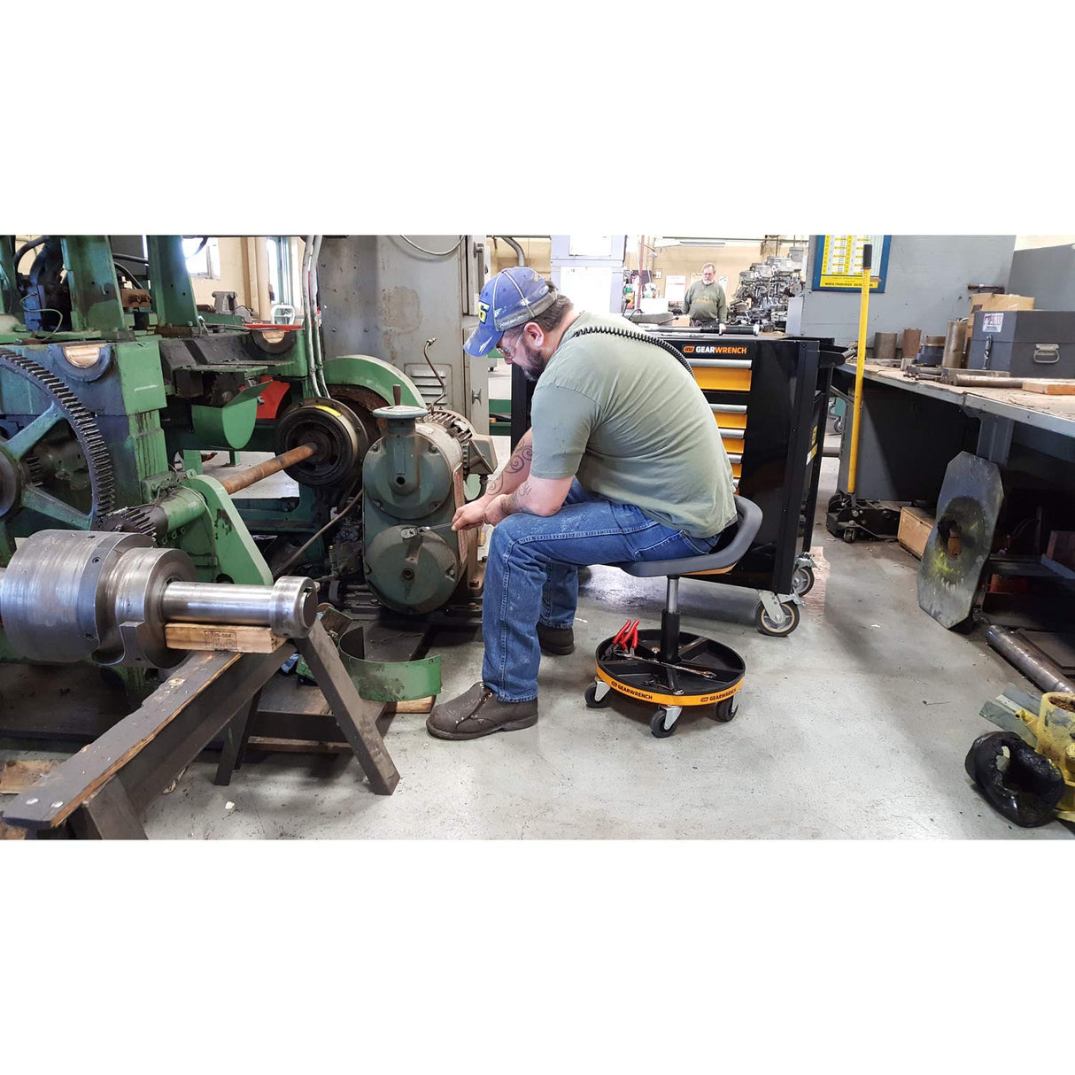 GEARWRENCH Adjustable Height Swivel Mechanics Seat, 18" To 22" - 86994 GEARWRENCH