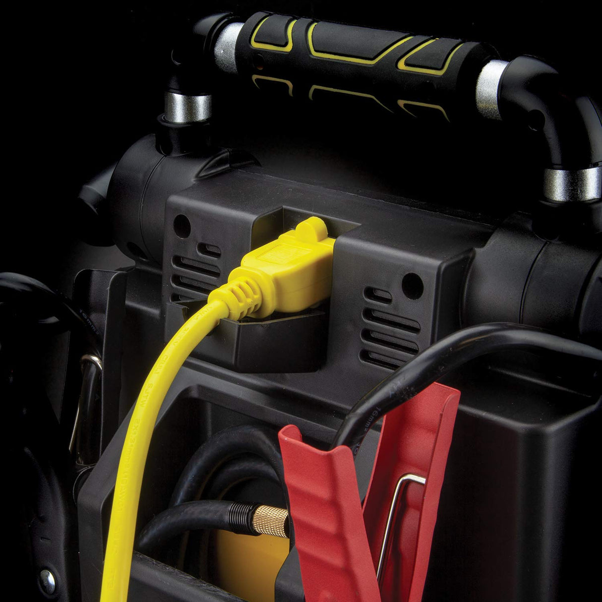 1400 Peak Amp Automotive Jump Starter, Portable Power – Triple 15W USB Ports, 120 PSI Air Compressor STANLEY